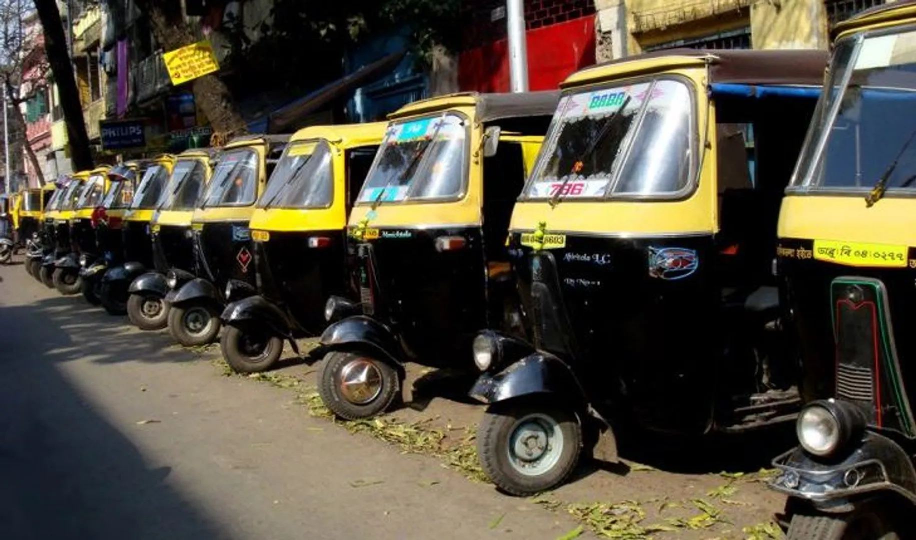 କରୋନା ପାଇଁ ହାହାକାର : ରାଜ୍ୟରେ ଗଡୁନି ଦେଢ଼ ଲକ୍ଷ ଅଟୋ, ମାସିକ କିସ୍ତି ପୈଠ ଚିନ୍ତାରେ ଚାଳକ