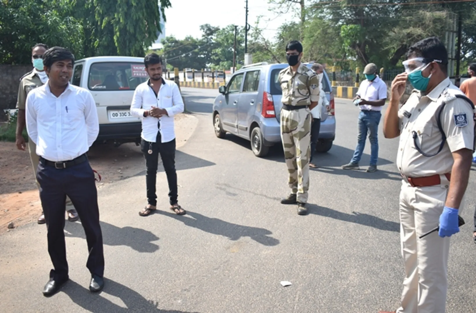 ଶୁଣୁନାହାନ୍ତି ଅମାନିଆ : ମାସ୍କ ନପିନ୍ଧି ତଣ୍ଡ ଗଣିଲେ ୧୬୦, ଧରାପଡ଼ିଲେ ୧୫ଶହ ଗାଡ଼ି ଚାଳକ