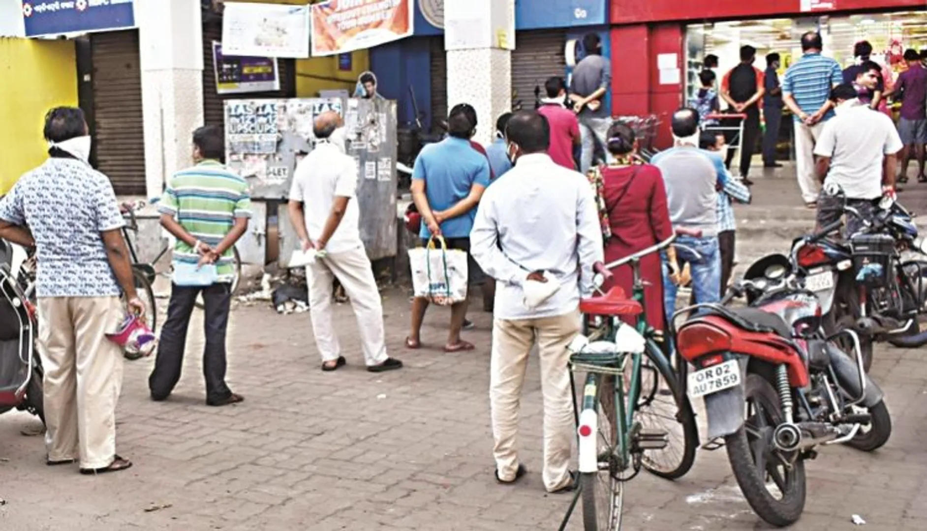 କରୋନା ମାଡ଼ : ଖାଉଟି ସାମଗ୍ରୀ କଳାବଜାର । ଅସାଧୁ ବ୍ୟବସାୟୀ ମାଲାମାଲ । ସଂକଟରେ ଗରିବ ଓ ନିମ୍ନ ମଧ୍ୟବିତ୍ତ ପରିବାର