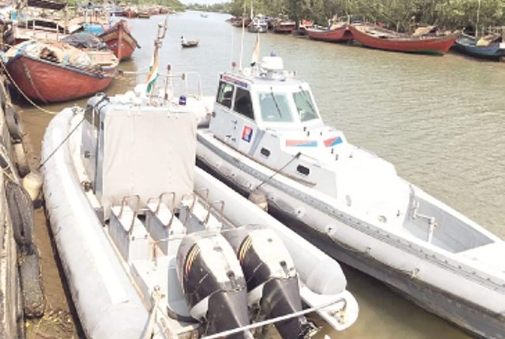 ଆଉ କେବେ ଜଗିବା? ୩ ସାମୁଦ୍ରିକ ଥାନାରେ କର୍ମଚାରୀ ଅଭାବ । ବିପଦରେ ସମୁଦ୍ର ବାଟ, ପଶ୍ଚିମବଙ୍ଗରୁ ସହଜରେ ଓଡିଶାକୁ ଆସିହେବ ଭାୟା ଜଳଯାତ୍ରାରେ