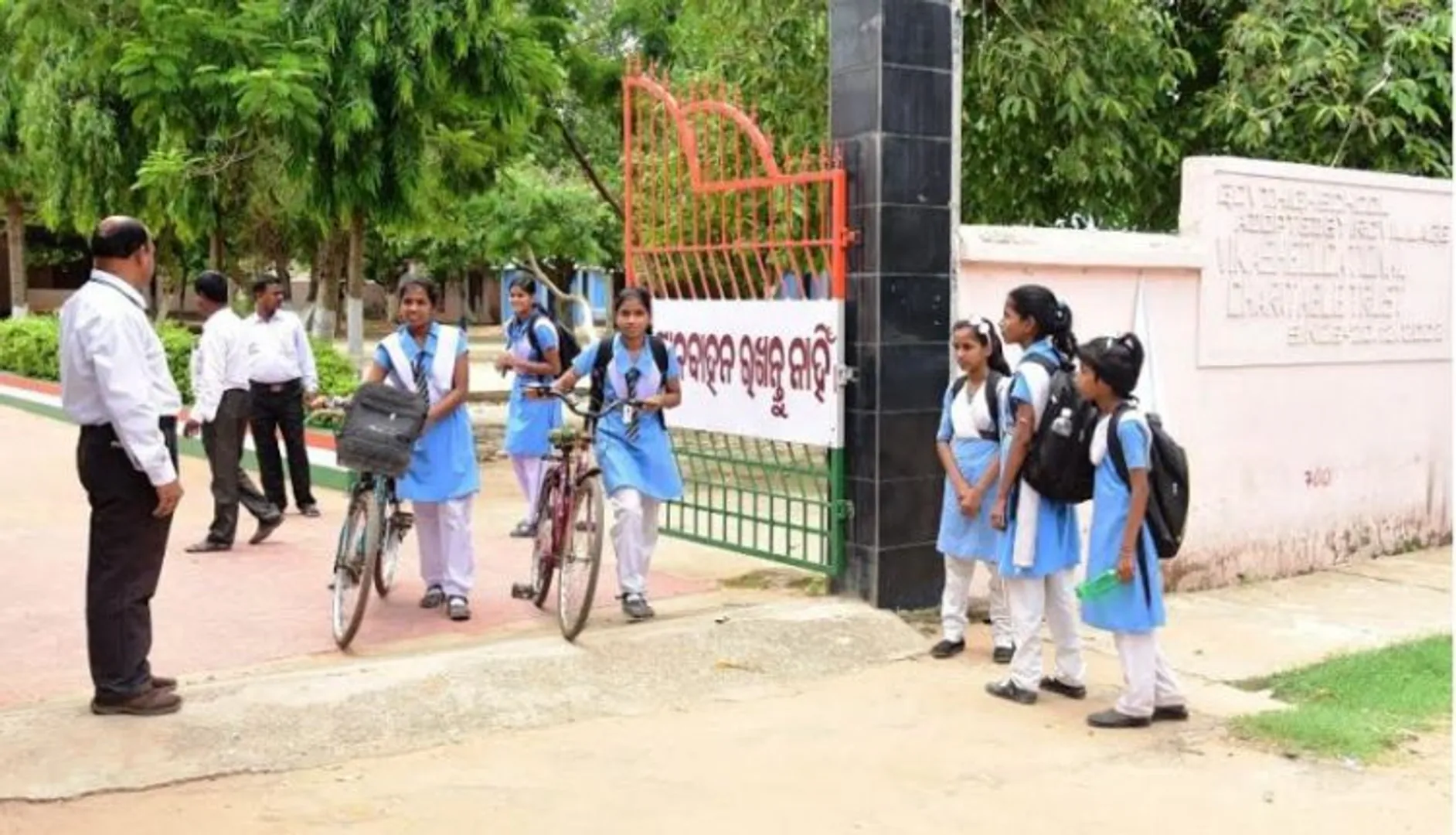 ୧୮ରୁ ଖୋଲିବ ରାଜ୍ୟର ସମସ୍ତ ଶିକ୍ଷା ଓ ପ୍ରଶିକ୍ଷଣ ପ୍ରତିଷ୍ଠାନ । ଛାତ୍ରଛାତ୍ରୀ ଆସିବେନି । ଶିକ୍ଷାନୁଷ୍ଠାନ ଆସି କାମ କରିବେ ଶିକ୍ଷକ ଓ କର୍ମଚାରୀ