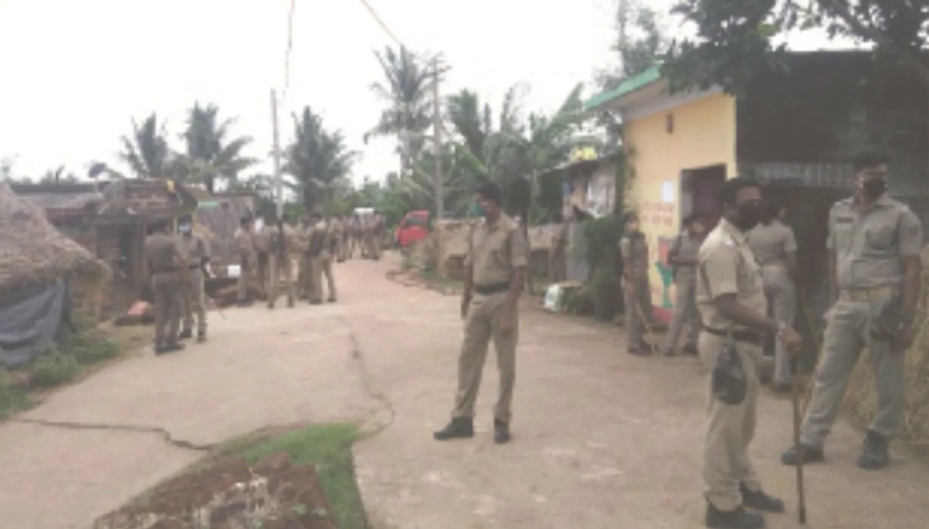 କରୋନା ରୋଗୀକୁ ଛାଡ଼ିଲେନି ଲୋକେ, ପୁଲିସ-ଜନସାଧାରଣ ଠେଲାପେଲା, ଫୋର୍ସ ମୁତୟନ