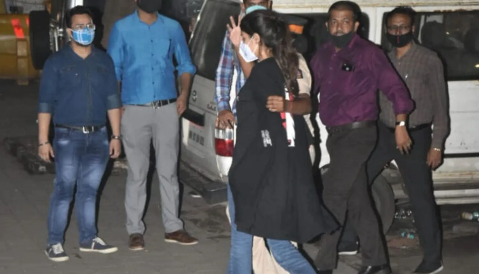 ରିୟାଙ୍କ ପାଇଁ ୧୪ ଦିନିଆ ନ୍ୟାୟିକ ହେପାଜତ ମାଗିଲା ଏନ୍‌ସିବି; ଜାମିନ ପାଇଁ ଆବେଦନ କଲେ ରିୟା