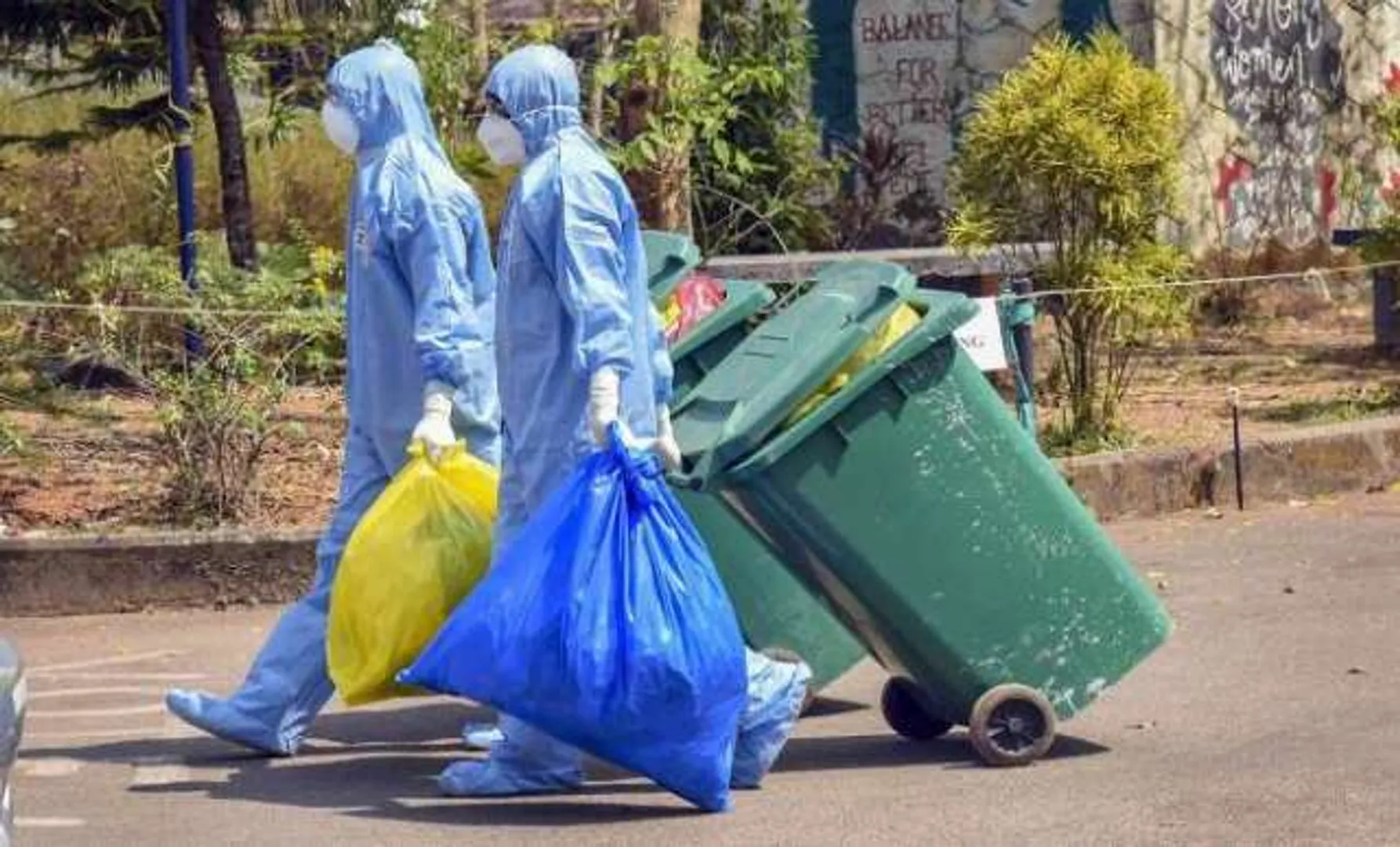 ସଫେଇ କର୍ମଚାରୀ  ଆକ୍ରାନ୍ତ ପରେ ବଡ ନିଷ୍ପତ୍ତି ନେଲା ବିଏମସି । ଏଣିକି କରୋନା ଆକ୍ରାନ୍ତଙ୍କ ବର୍ଜ୍ୟ ସଂଗ୍ରହ କରିବ ବିଏମ୍‌ସି