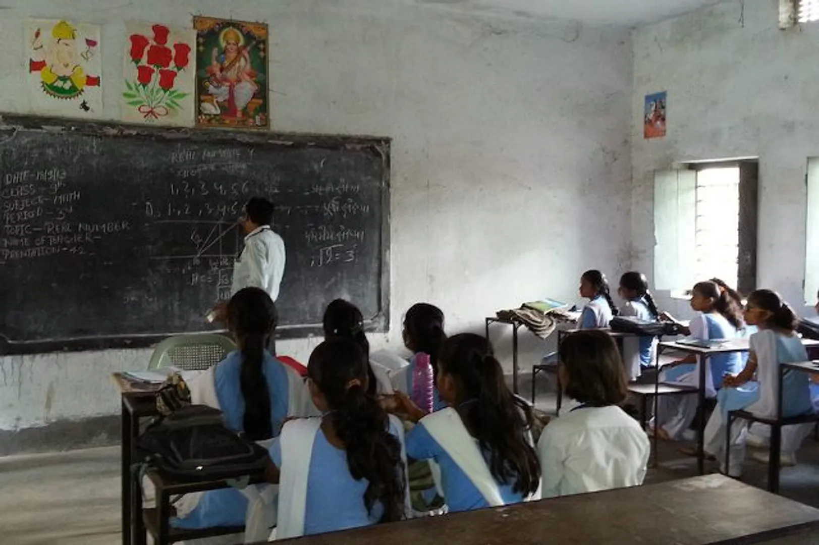 ନଭେମ୍ବର ୧୫ ପରେ ନବମରୁ ଦ୍ୱାଦଶ ଶ୍ରେଣୀ ଯାଏଁ ସ୍କୁଲ ଖୋଲିବା ନେଇ ସଂକେତ ଦେଲେ ରାଜ୍ୟ ସରକାର । କେମିତି ଖୋଲିବ, କଣ ରହିବ ଏସଓପି ନିଷ୍ପତି ନେବ ଗଣଶିକ୍ଷା ବିଭାଗ । ସେପଟେ ଗଣଶିକ୍ଷା ମନ୍ତ୍ରୀ କହିଲେ ଗାଇଡଲାଇନ୍ ପ୍ରସ୍ତୁତି ପୂର୍ବରୁ ସମସ୍ତ ଅଂଶୀଦାରଙ୍କ ସହ ଆଲୋଚନା କରିବାକୁ ସଚିବଙ୍କୁ ନିର୍ଦ୍ଦେଶ