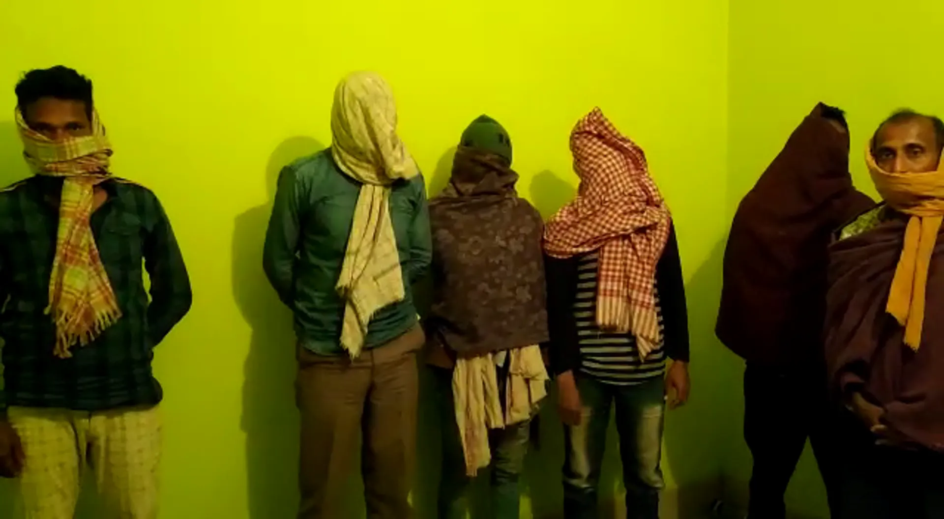 ବୌଦ୍ଧ ଜିଲ୍ଲା ପୁରୁଣାକଟକ ରେଞ୍ଜକୁ ବଡ ସଫଳତା : ୨ଟି ମିନିଟ୍ରକ ଭର୍ତ୍ତି ବିପୁଳ ପରିମାଣର କାଠ ସାମଗ୍ରୀ ଜବତ, ୬ ଗିରଫ