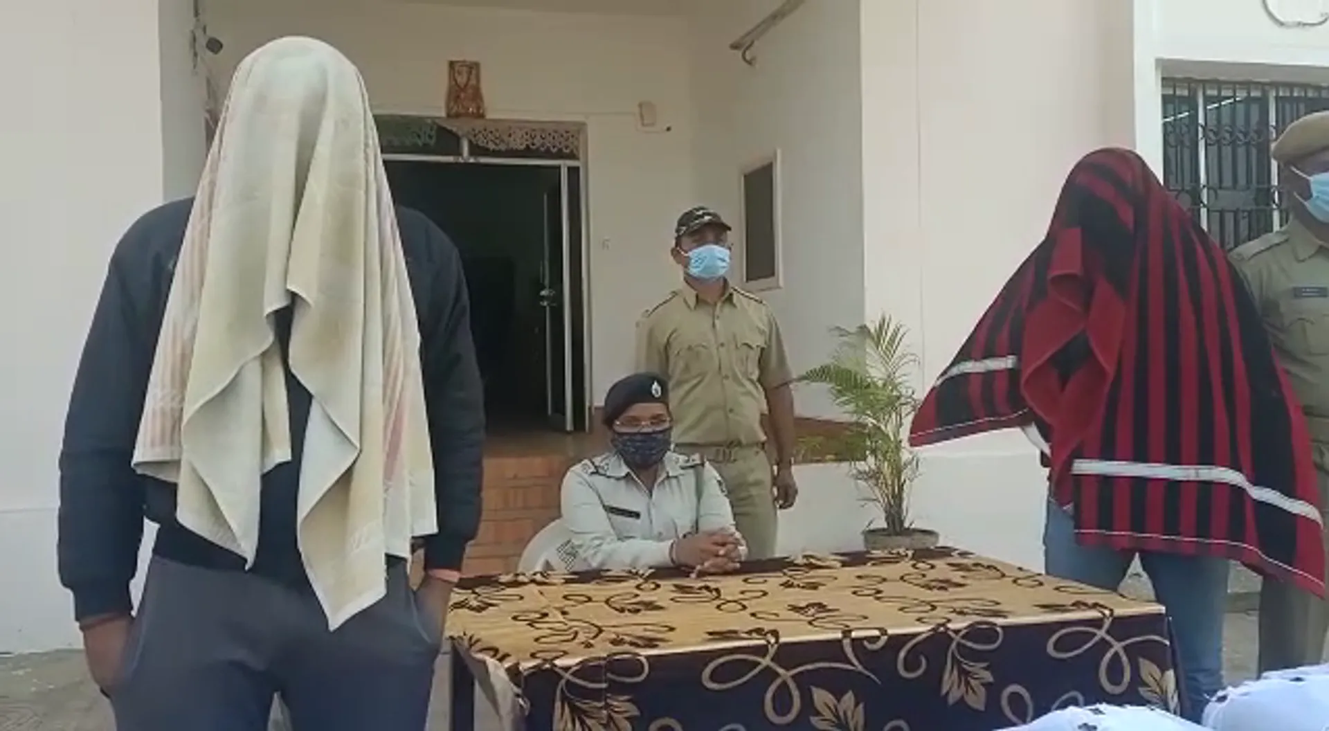 ରାୟଗଡାରୁ କୁଇଣ୍ଟାଲରୁ ଅଧିକ ଗଞ୍ଜେଇ ଜବତ, ୨ ଗିରଫ : କେନ୍ଦୁଗୁଡାରୁ ଉତ୍ତରପ୍ରଦେଶକୁ ଚାଲାଣ ହେଉଥିଲା ଗଞ୍ଜେଇ