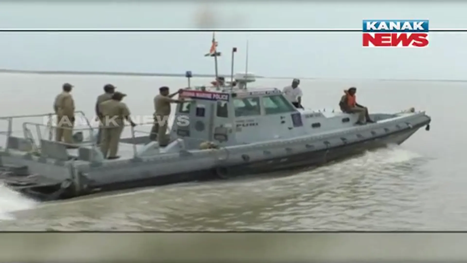 ଜଳପଥରେ ଲୋକଙ୍କୁ କରାଯାଉଛି ସଚେତନ : କରୋନା କଟକଣା ଲୋକେ କେମିତି ପାଳନ କରୁଛନ୍ତି ତଦାରଖ କରୁଛି ଅସ୍ତରଙ୍ଗ ସାମୁଦ୍ରିକ ଥାନା ପୋଲିସ