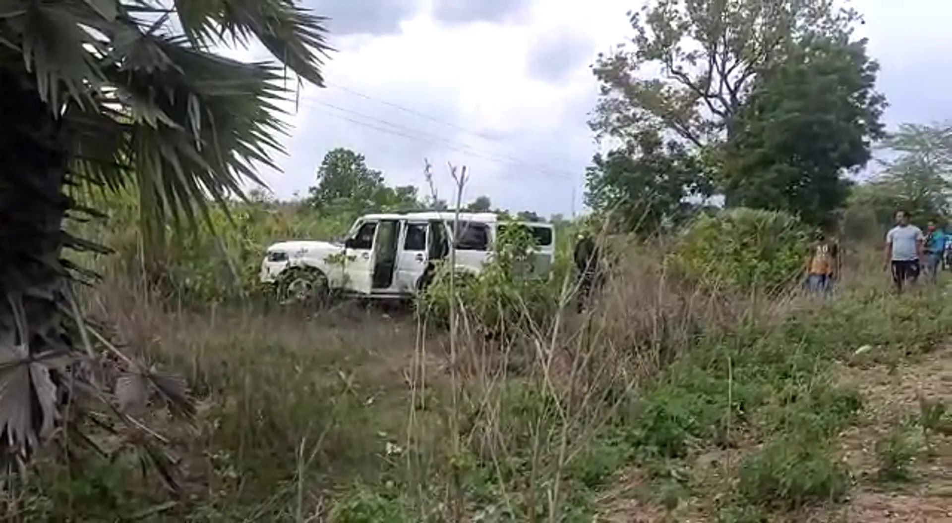 ଅମାନିଆ ସ୍କର୍ପିଓ କାରକୁ ଗୁଳି କରି ଅଟକାଇଲେ ସିଆରପିଏଫ ଯବାନ : ପୁଲିସ ଉପରକୁ ଗାଡି ମଡ଼ାଇ ଓଡ଼ିଶା ଭିତରକୁ ପ୍ରବେଶ କରିଥିଲା ଅମାନିଆ ସ୍କପିଓ