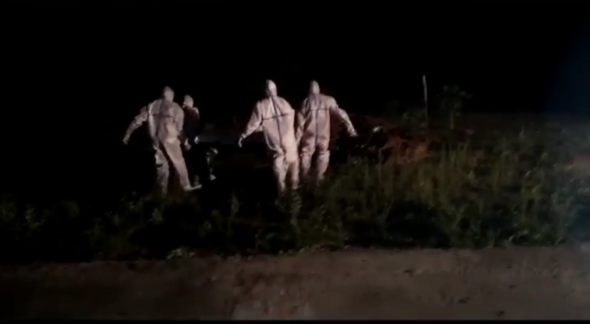 ମହାମାରୀ ବେଳେ ବିଡିଓ ଦେଖାଇଲେ ମାନବିକତା : ସଂକ୍ରମିତଙ୍କ ମୃତ୍ୟୁ ପରେ କବର ଦେଲେ ଟାଙ୍ଗୀ-ଚୌଦ୍ୱାର ବିଡିଓ ।