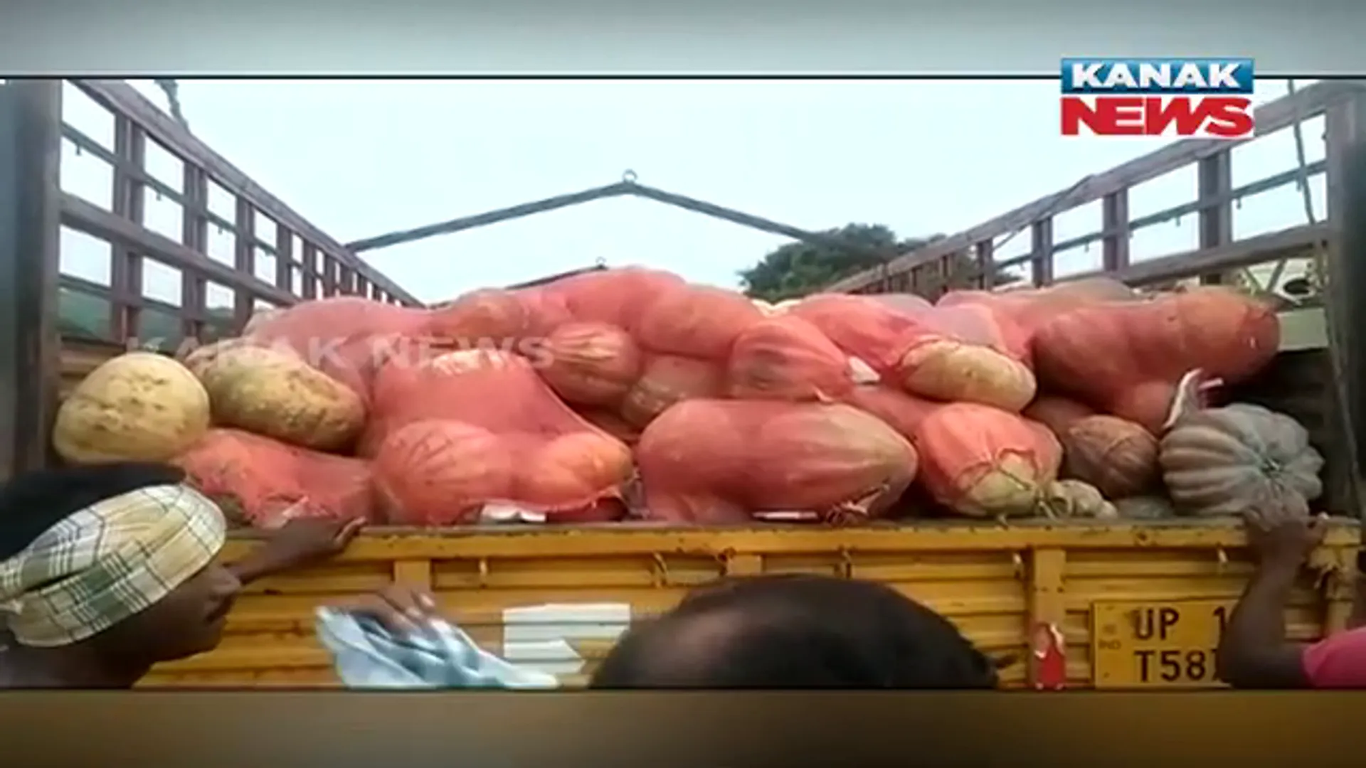 କଖାରୁ ବୋଝେଇ ଟ୍ରକରେ ଗଞ୍ଜେଇ ଚାଲାଣ, ୨ ଅଭିଯୁକ୍ତ ଅଟକ