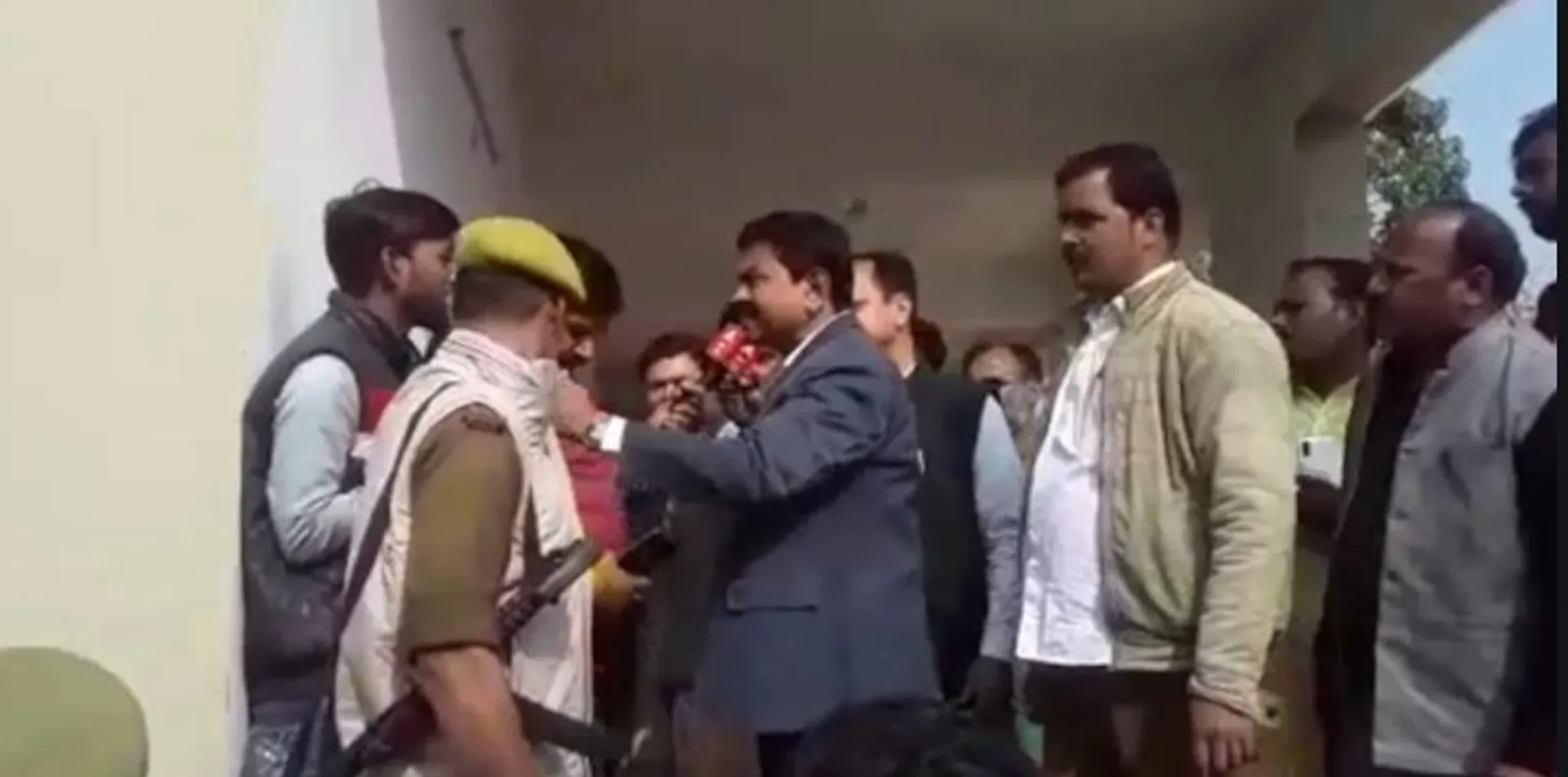ଜଣେ ନିର୍ଦ୍ଦୋଷକୁ ଫସାଇ ଦିଆଯାଇଛି...! ସାମ୍ବାଦିକଙ୍କୁ ଗାଳି କଲେ କେନ୍ଦ୍ର ଗୃହରାଷ୍ଟ୍ର ମନ୍ତ୍ରୀ ଅଜୟ ମିଶ୍ର, ଦିଲ୍ଲୀରୁ ଆସିଲା ଡାକରା ।