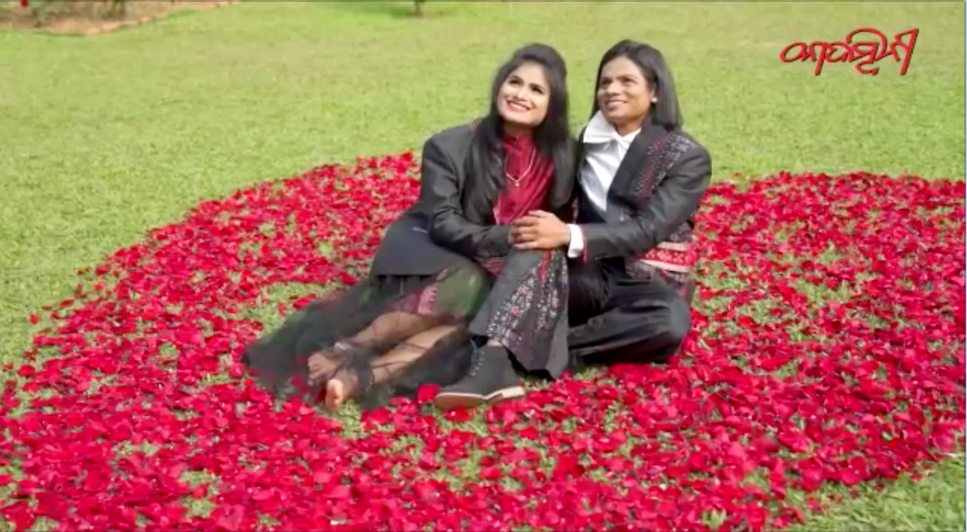 ପ୍ରେମିକାଙ୍କ ସହ ସାମ୍ନାକୁ ଆସିଲେ ଦୂତୀ ଚାନ୍ଦ । ପତ୍ରିକାର କଭର ପେଜ୍ ପାଇଁ ଏକାଠି ସୁଟିଂ କଲେ ଦୂତୀ-ମୋନାଲିସା ।