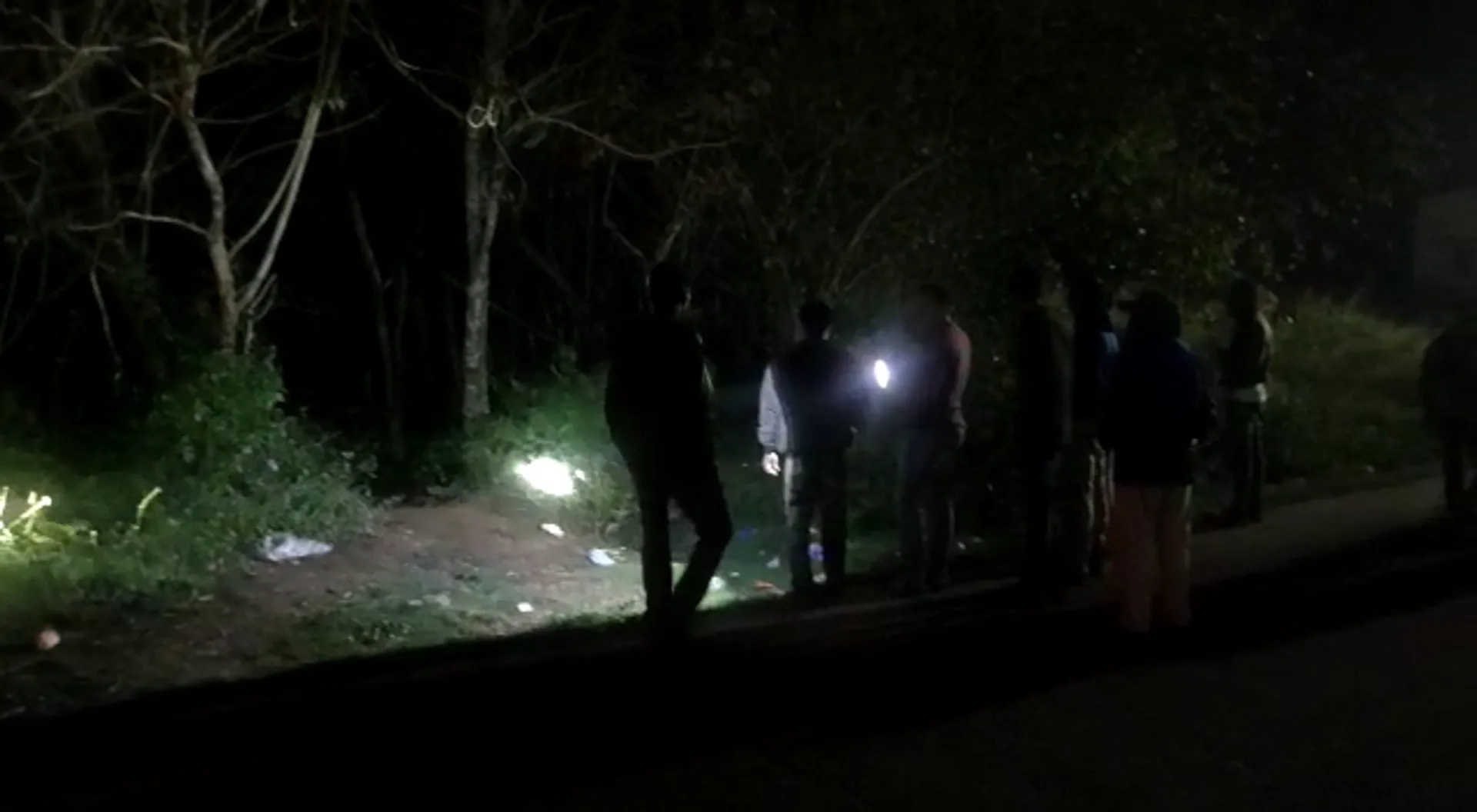 ଜିଲ୍ଲା ମୁଖ୍ୟ ଚିକିତ୍ସାଳୟ ପରିସରରେ ବୁଲୁଛି ହାତୀ ! ଆତଙ୍କିତ ହେଲେ ଲୋକେ । 