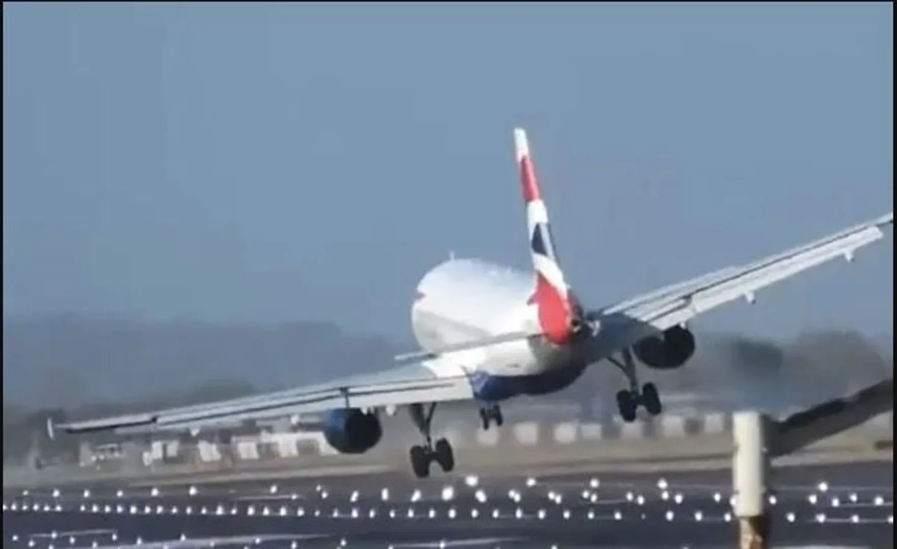 ବିଦେଶରେ ଭାରତୀୟ ପାଇଲଟଙ୍କୁ ପ୍ରଶଂସା । ଭାଇରାଲ ହେଉଛି ଭିଡିଓ, ଜାଣନ୍ତୁ କଣ ରହିଛି କାରଣ