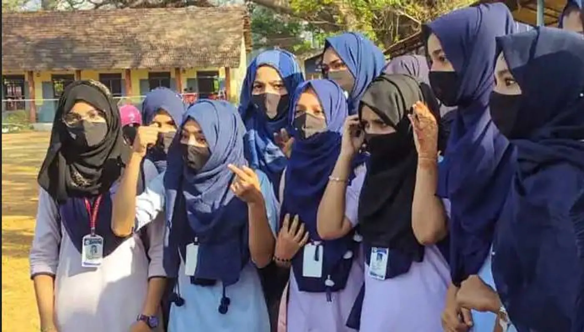 କର୍ଣ୍ଣାଟକରେ ଉଗ୍ର ହେଉଛି ହିଜାବ ବିବାଦ, ଶିକ୍ଷାନୁଷ୍ଠାନ ବନ୍ଦ ରଖିବାକୁ ମୁଖ୍ୟମନ୍ତ୍ରୀଙ୍କ ନିର୍ଦ୍ଦେଶ