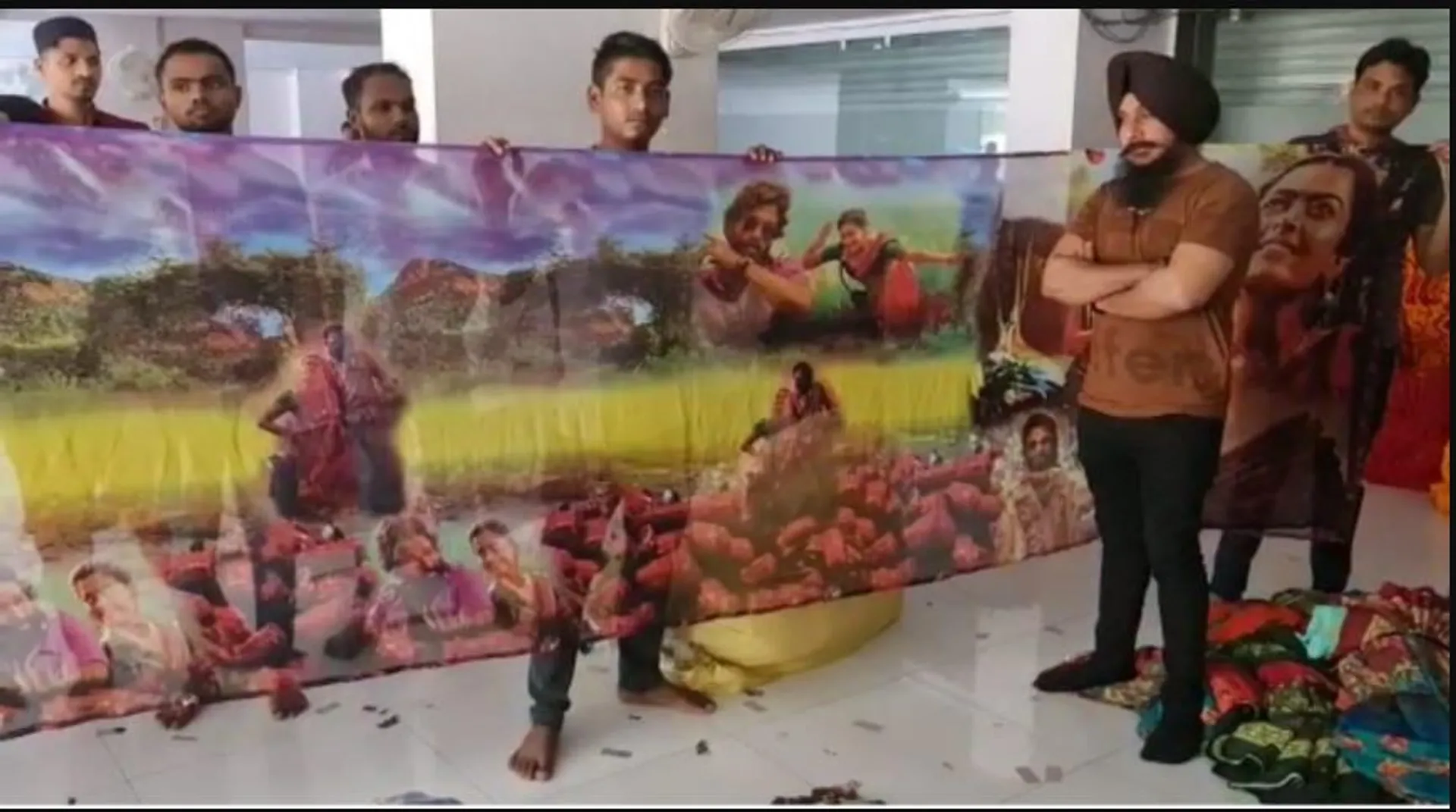 ସିନେମାର ଅଭୁତପୂର୍ବ ସଫଳତା ପରେ ଏବେ ମାର୍କେଟରେ ପୁଷ୍ପା ଶାଢୀ, ଜାଣନ୍ତୁ କେମିତି ରହିଛି ଶାଢୀର ଡିମାଣ୍ଡ