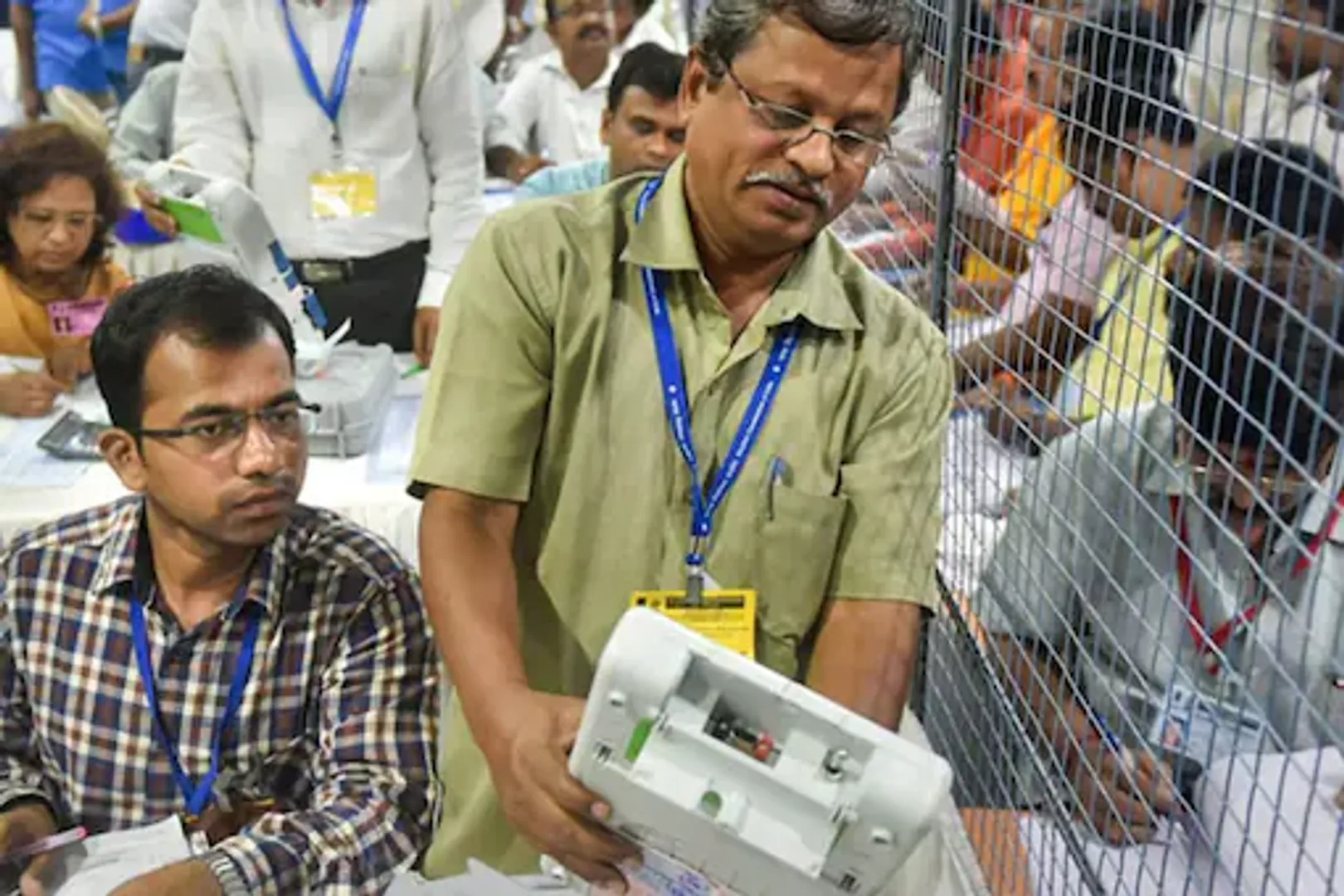 ୫ ରାଜ୍ୟରେ ଆରମ୍ଭ ହେଲା ଭୋଟ ଗଣତି : ଇଭିଏମରୁ କାହା ସପକ୍ଷରେ ଆସିବ ଜନାଦେଶ ?