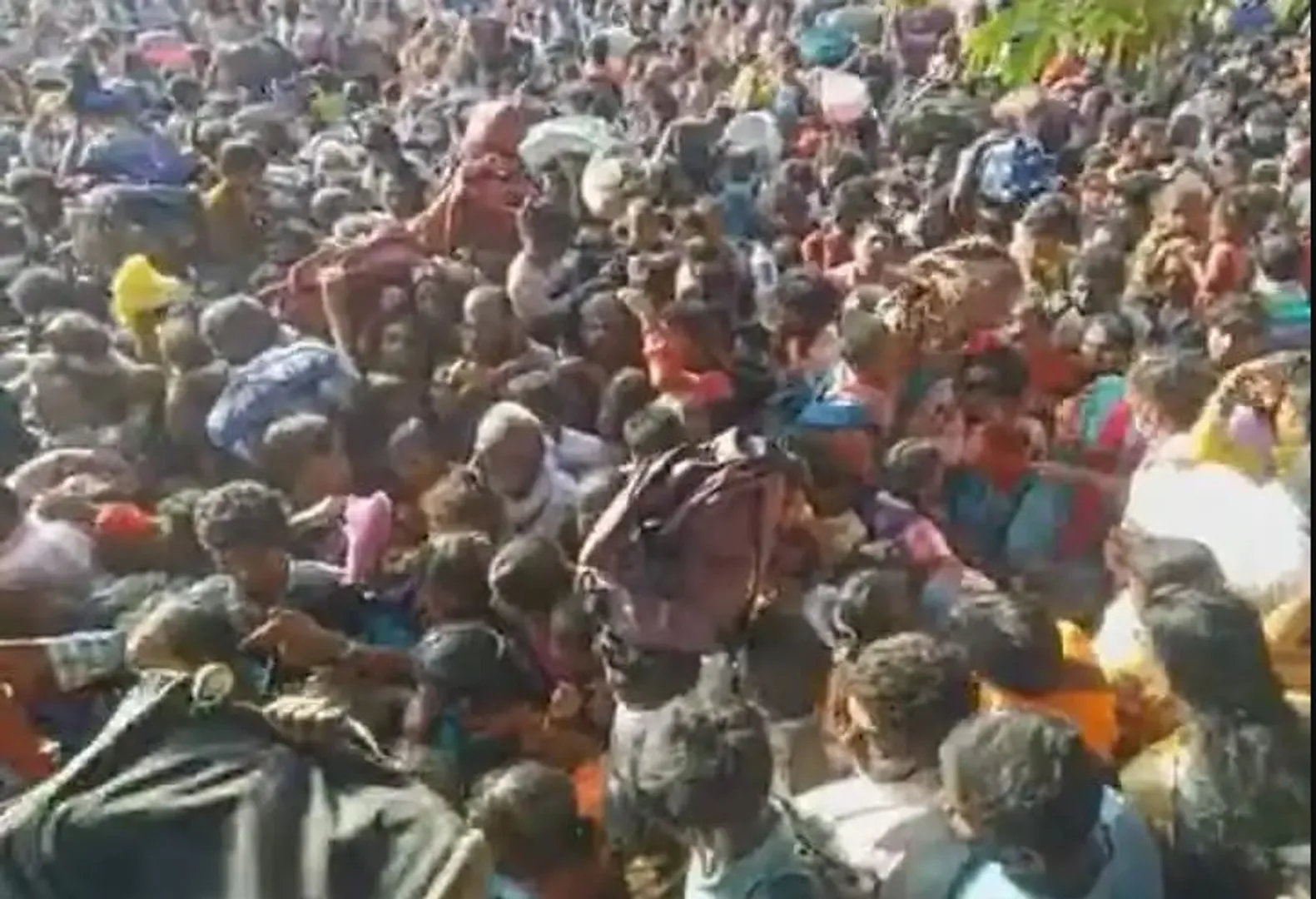 ପ୍ରବଚନ ବେଳେ ଦଳାଚକଟା । ୧୭ରୁ ଅଧିକ ଶ୍ରଦ୍ଧାଳୁ ଗୁରୁତର