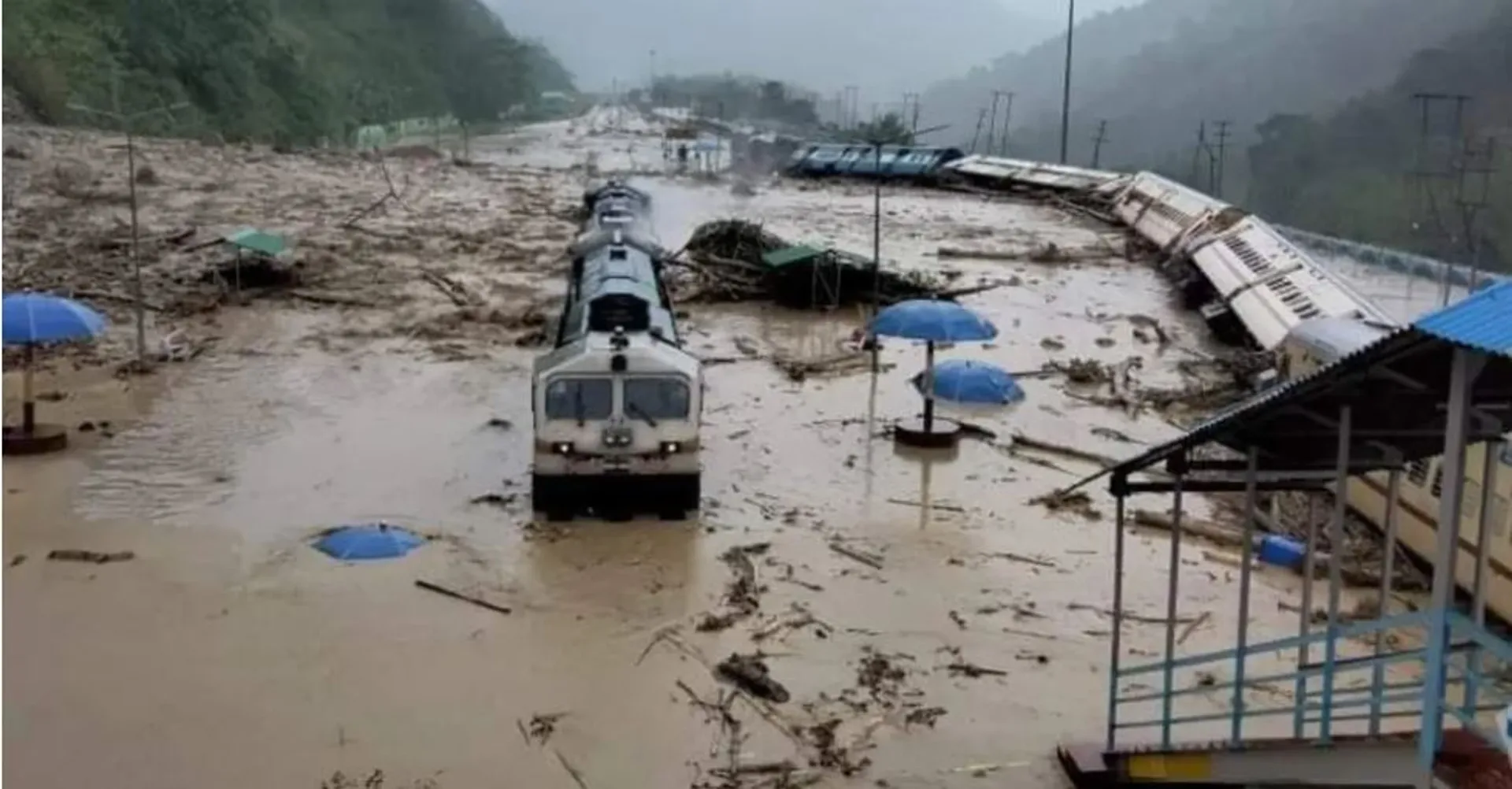 ଆସାମରେ ପ୍ରବଳ ବନ୍ୟା । ୭ ଜିଲ୍ଲାର ୫୭ ହଜାର ପ୍ରଭାବିତ । ଟ୍ରେନରୁ ପାସେଞ୍ଜର ଏୟାରଲିଫ୍ଟ । 