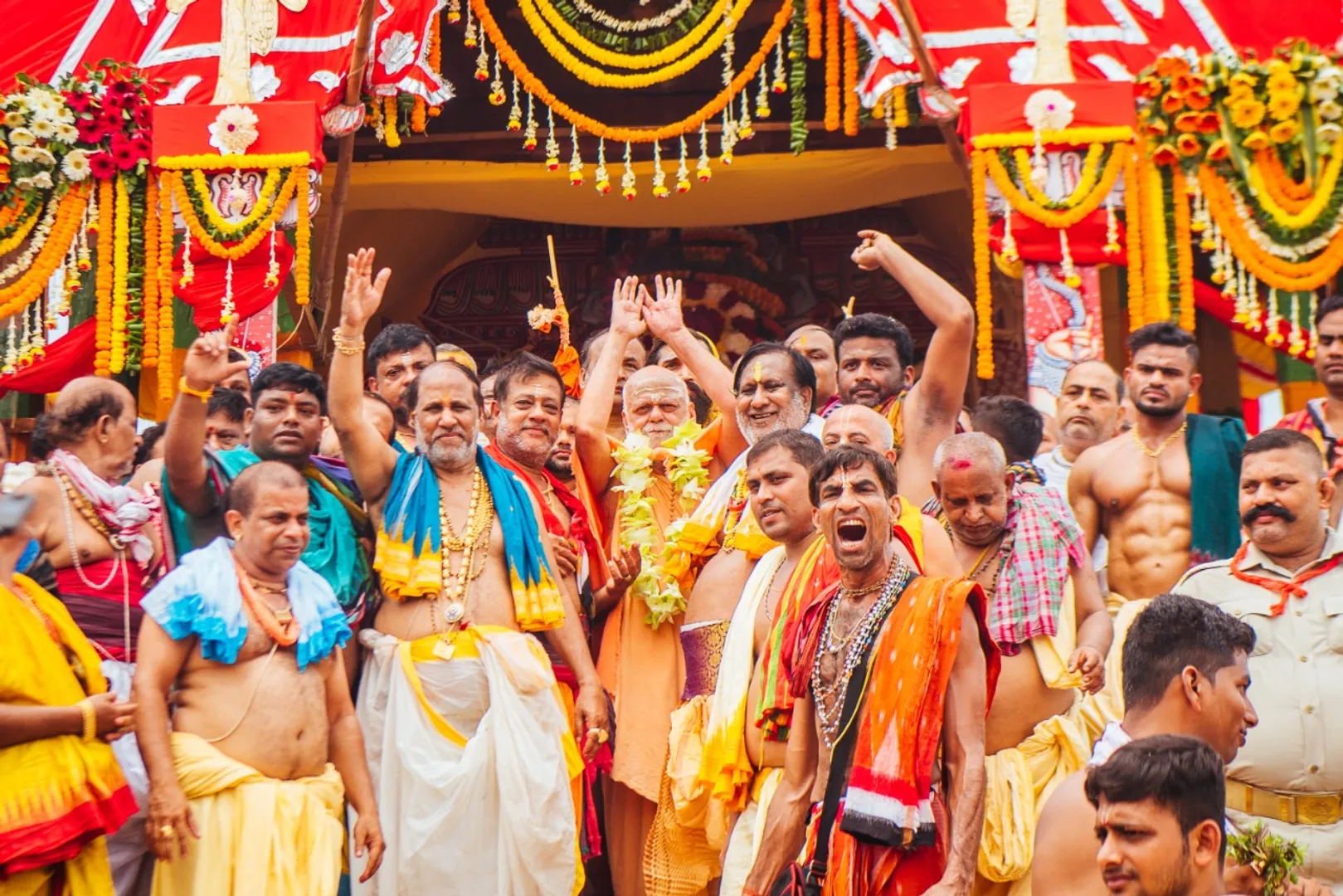 ବଡଦାଣ୍ଡରେ ଚତୁର୍ଦ୍ଧାମୂର୍ତ୍ତି । ରଥାରୁଢ ଶ୍ରୀଜୀଉଙ୍କୁ ଦର୍ଶନ କରିଲେ ଶଙ୍କରାଚାର୍ଯ୍ୟ