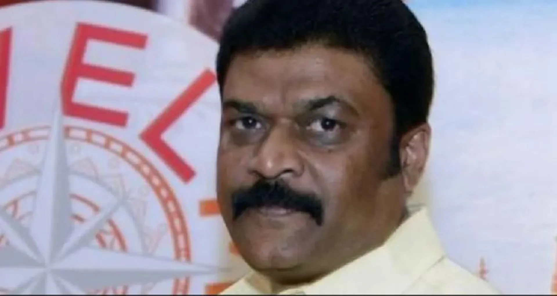 ଦୀପାବଳିରେ ମହଙ୍ଗା ଉପହାର ଦେଇ ଚର୍ଚ୍ଚାରେ କର୍ଣ୍ଣାଟକର ମନ୍ତ୍ରୀ। ଉପହାର ଡବାରେ ୧ ଲକ୍ଷ ଟଙ୍କା, ୧ କିଲୋ ରୂପା, ୧୪୪ ଗ୍ରାମ ସୁନା।