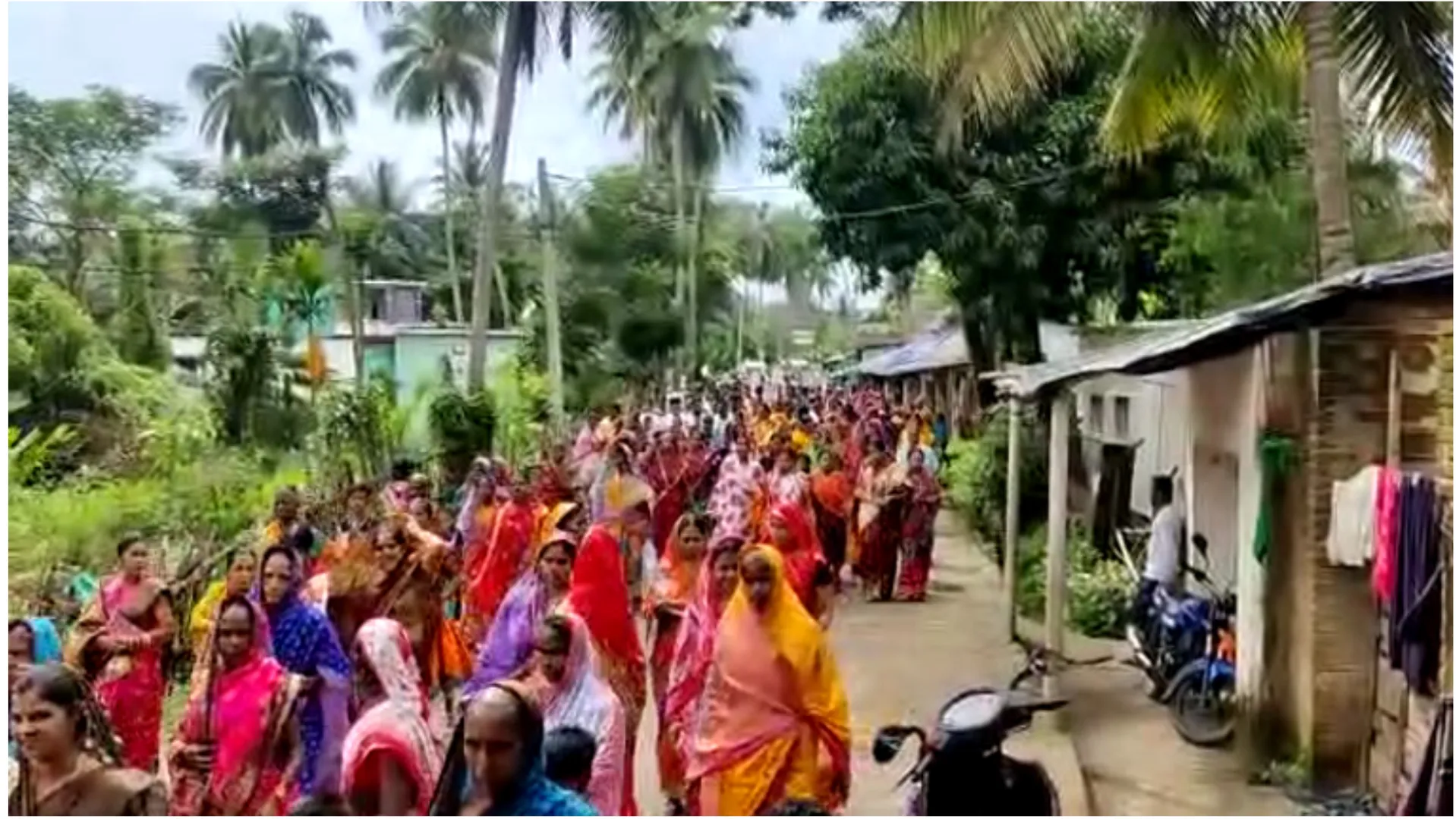 ଧଳା ଜହର ବିରୋଧରେ ତାତିଲେ ସାହସପୁର ସାହସୀ ମହିଳା: ଏକାଠି ହୋଇ ଶହଶହ ମହିଳାଙ୍କ ପ୍ରତିବାଦ 