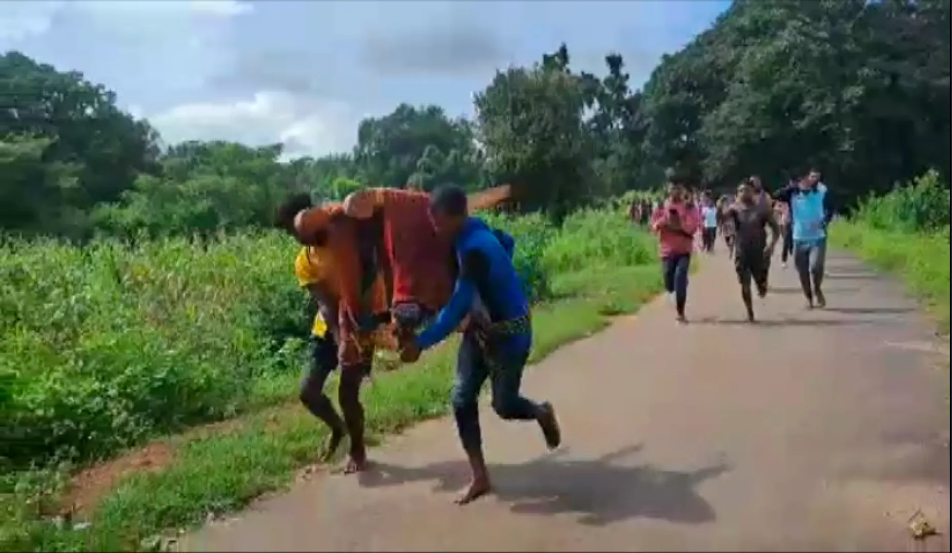 ଏବେବି ବଞ୍ଚିଛି ଅନ୍ଧବିଶ୍ୱାସ । ଗାଁରେ ହେଉଥିବା ମୃତ୍ୟୁକୁ ରୋକିବା ପାଇଁ ଦିଆଗଲା ବଳି