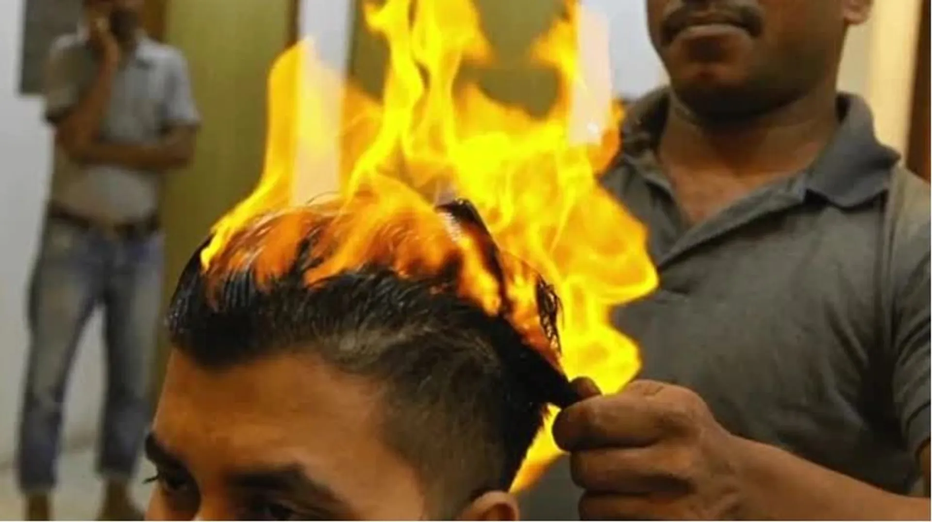 ମହଙ୍ଗା ପଡିଲା ‘ଫାୟାର ହେୟାରକଟ୍’ । ପୋଡିଗଲା ଯୁବକଙ୍କ ଶରୀରର ଅନେକ ଅଂଶ