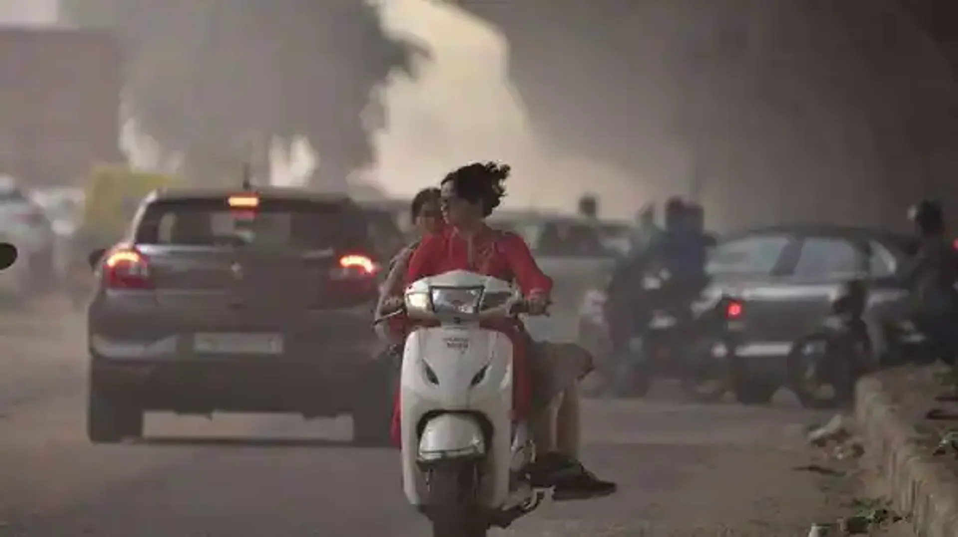 ବିଷ ବଳୟ ସାଜିଛି ଦିଲ୍ଲୀର ପ୍ରଦୂଷିତ ବାୟୁ : କମ ଗାଡି ବ୍ୟବହାର ଓ ୱାର୍କ ଫ୍ରମ ହୋମ କରିବାକୁ ଦିଲ୍ଲୀ ସରକାରଙ୍କ ଅପିଲ