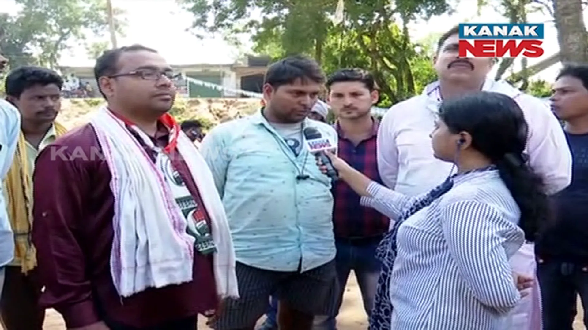 ଧାମନଗର ଉପନିର୍ବାଚନରେ ଭୋଟରଙ୍କ ମୁଡ୍ ପରଖିଲା କନକ ନ୍ୟୁଜ। ରାଜନୈତିକ ମହାଲଢ଼େଇର ପ୍ରତିଟି ଦୃଶ୍ୟ କ୍ୟାମେରାରେ କଏଦ।