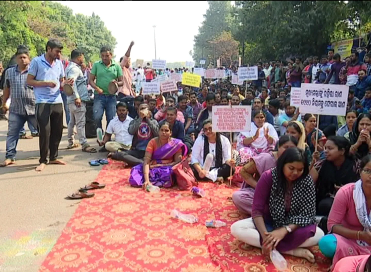 ଲୋୟର ପିଏମଜିରେ ଘଣ୍ଟ ବାଡେଇ, ଶଙ୍ଖ ଫୁଙ୍କି ପ୍ରତିବାଦ। ଦ୍ୱିତୀୟ ଦିନରେ ମିଳିତ ପ୍ରାଥମିକ ଶିକ୍ଷକ ମହାସଂଘର ଧାରଣା।