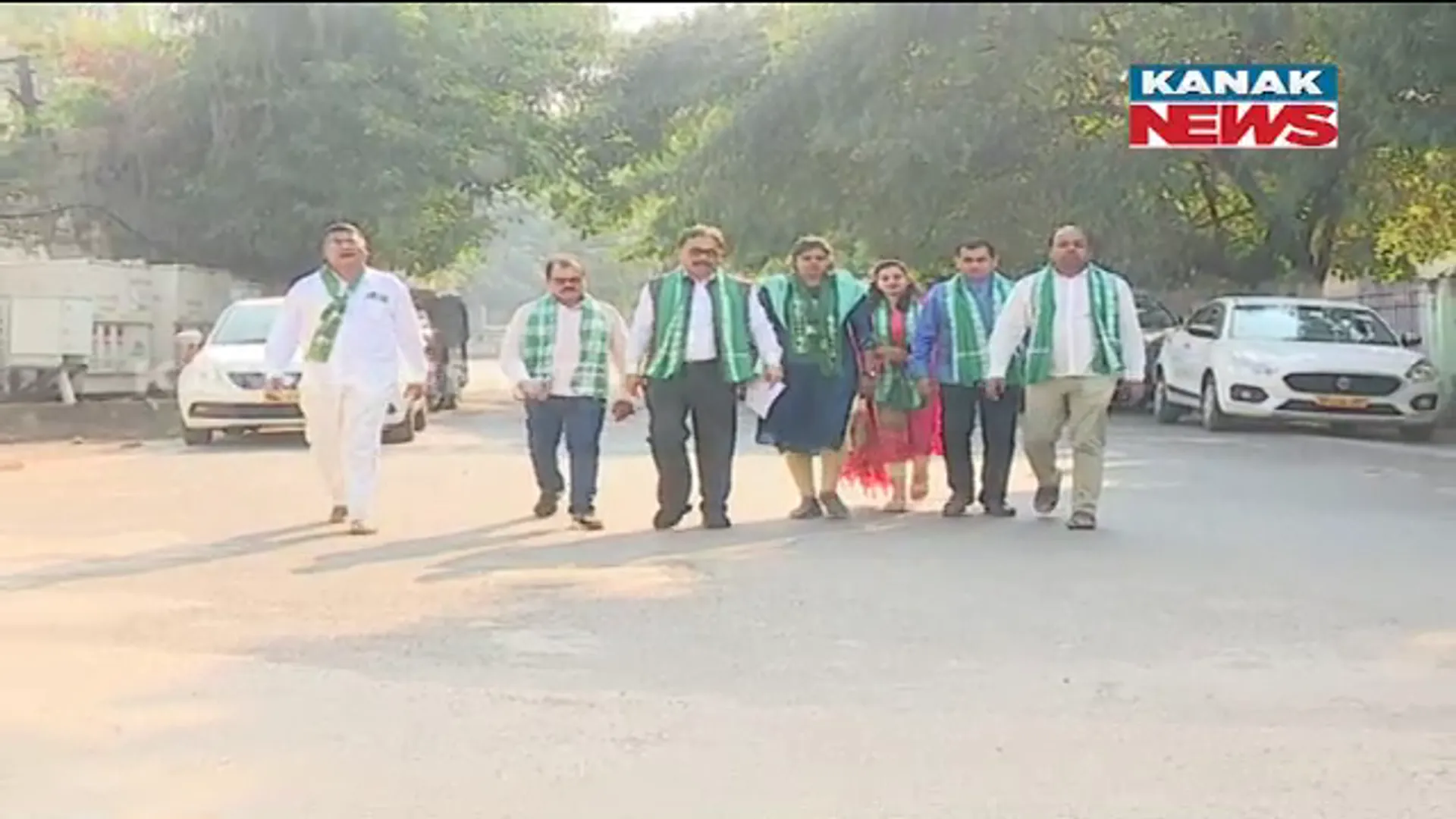 ବିଜେପି କାର୍ଯ୍ୟକର୍ତ୍ତାଙ୍କ ଉପରେ ବର୍ଷିଲା ବିଜେଡି। ନିର୍ବାଚନ ଅଧିକାରୀଙ୍କୁ ଭେଟି ୪ ନେତାଙ୍କୁ ନିର୍ବାଚନରୁ ବାଦ ଦେବାକୁ ଦାବି।