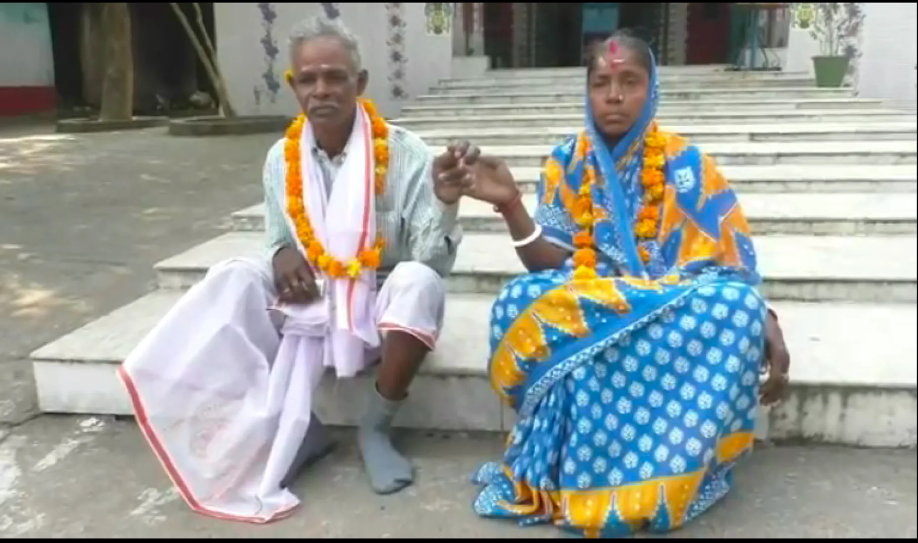 ଧାନ କିଆରୀର ପ୍ରେମ କାହଣୀ। ବରକୁ ୬୩, କନିଆକୁ ୬୭।