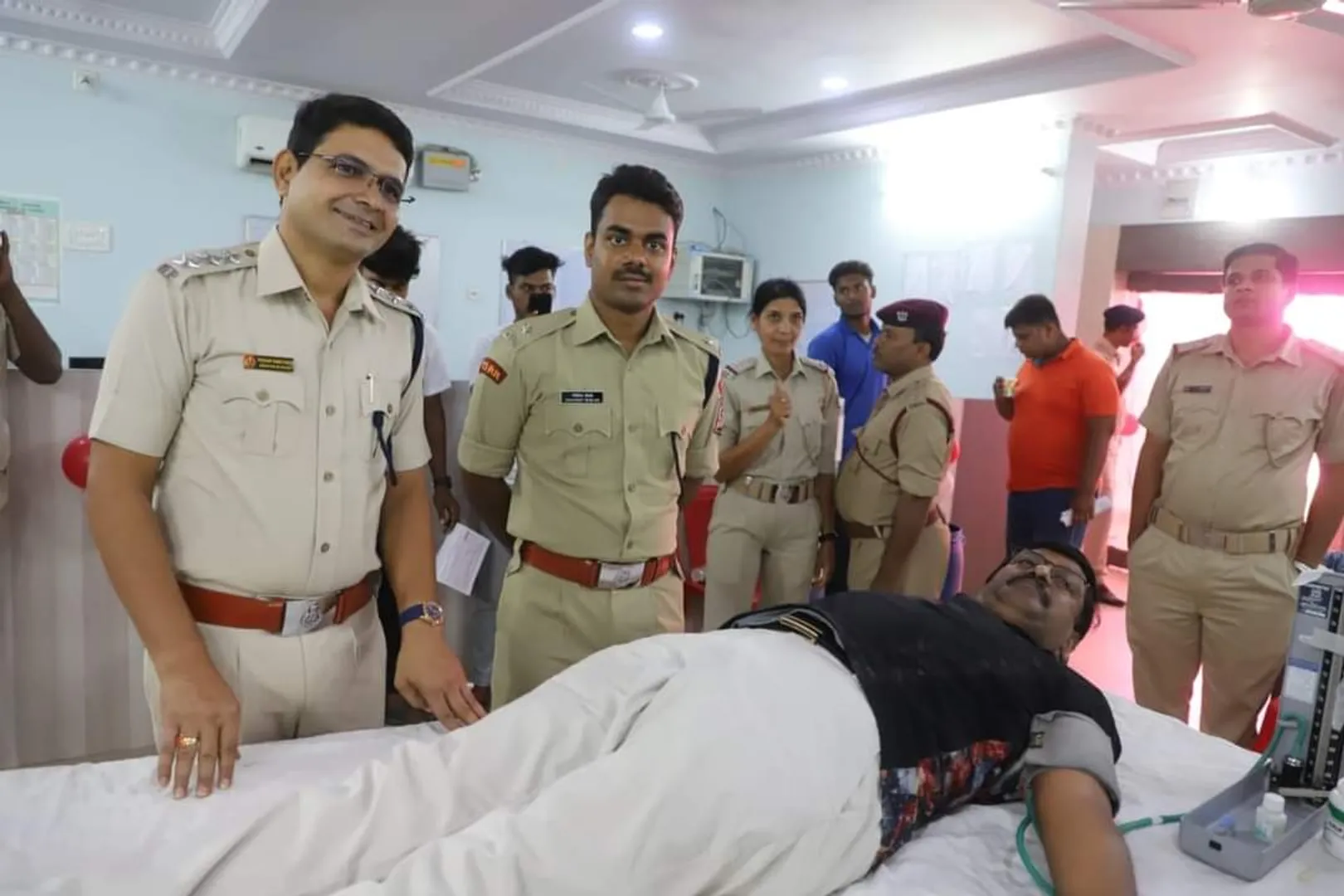 ଚର୍ଚ୍ଚାରେ ଆସ୍କା ପୋଲିସ ବାବୁଙ୍କ ବ୍ୟବହାର। ସୋସିଆଲ ମିଡିଆରେ ଭାଇରାଲ ହେଉଛି ଭିଡିଓ।