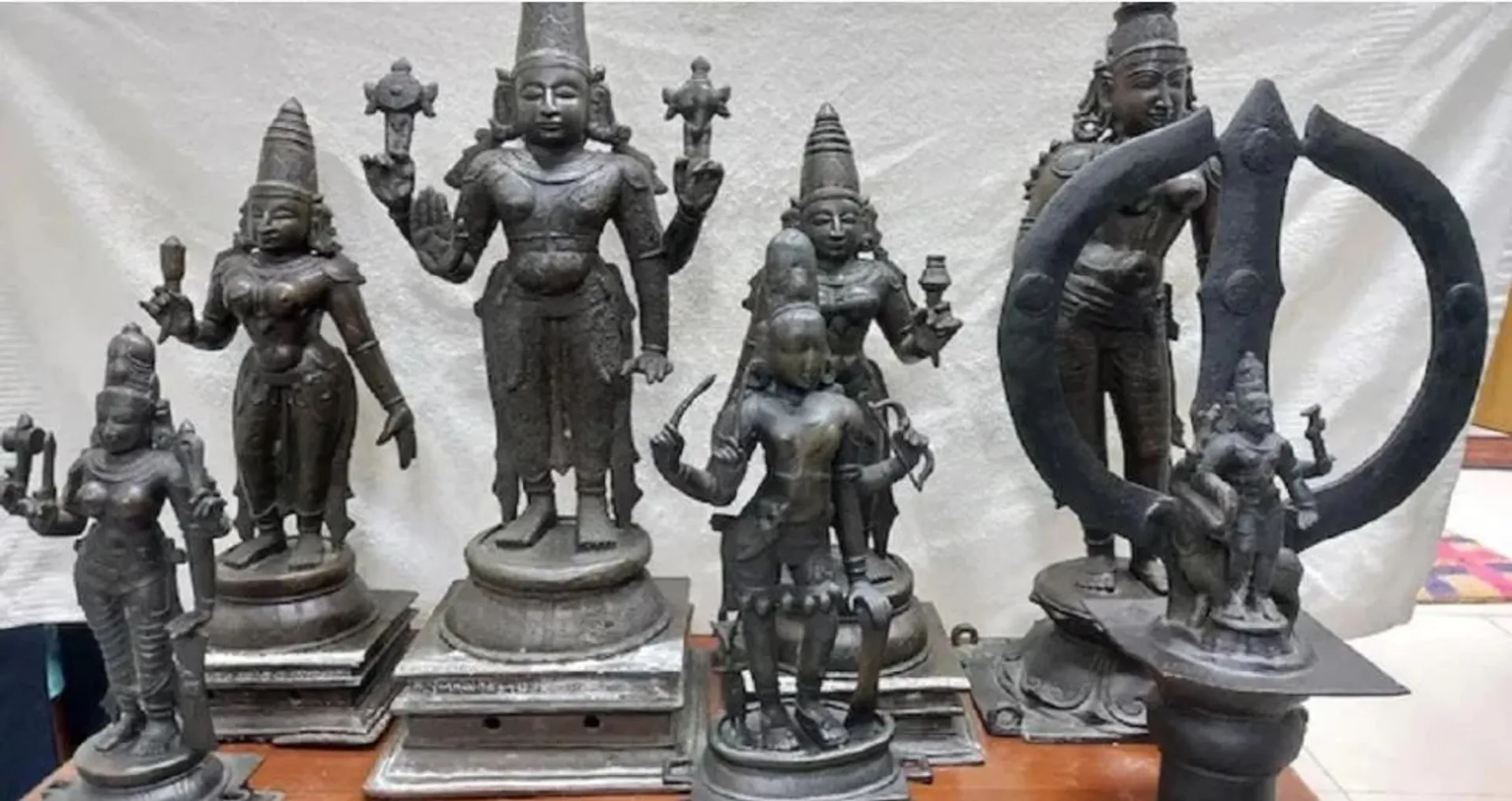 ମହିଳାଙ୍କ ଘରୁ ଉଦ୍ଧାର ହେଲା ୭ କୋଟିର ୭ ମୂର୍ତ୍ତି। ୧୦ ବର୍ଷ ପୂର୍ବେ ବିଭିନ୍ନ ମନ୍ଦିରରୁ ହୋଇଥିଲା ଚୋରୀ।