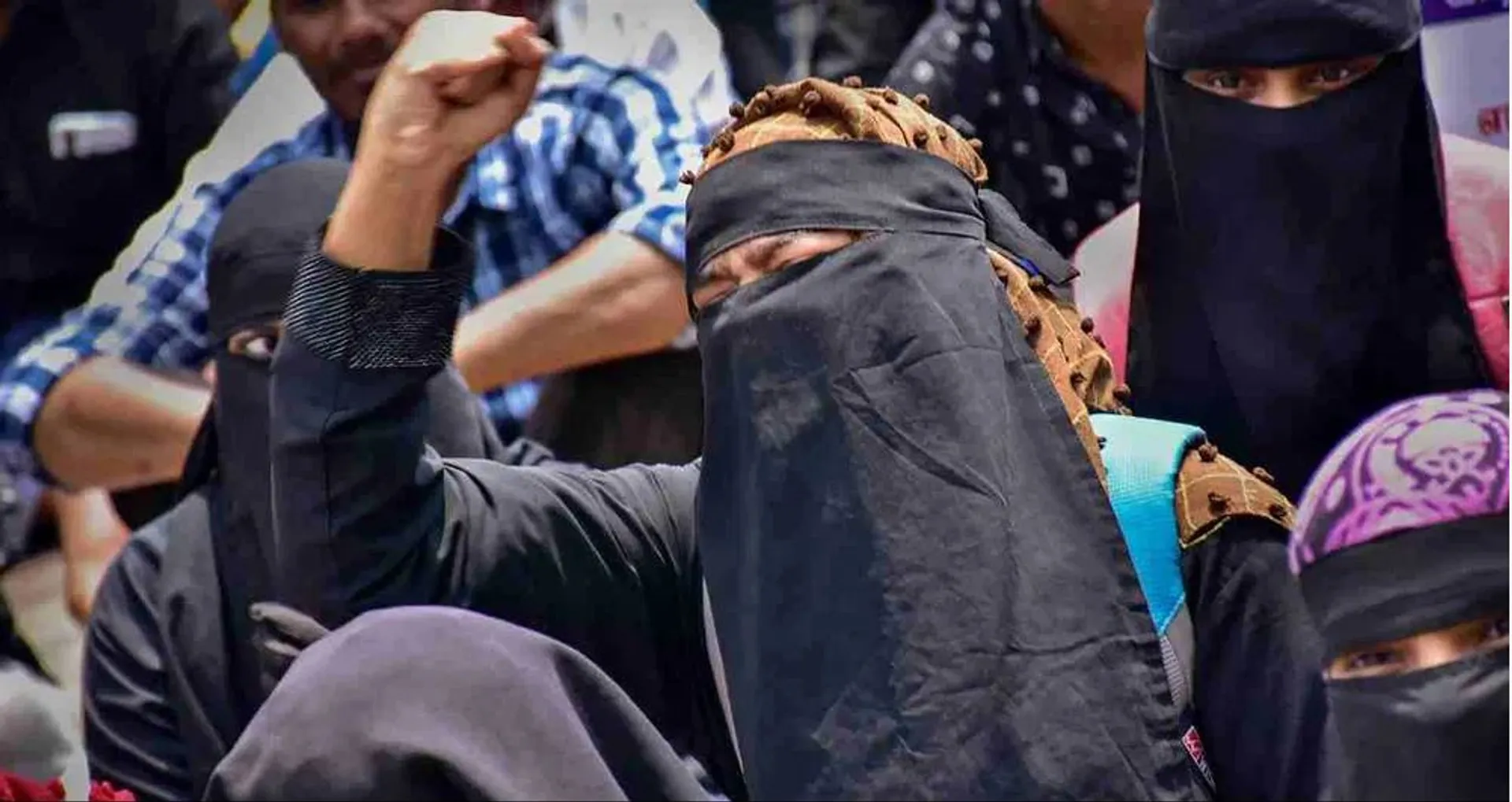 କର୍ଣ୍ଣାଟକ ହିଜାବ ମାମଲା: ମୁଖ୍ୟ ବିଚାରପତି କହିଲେ, ଶୀଘ୍ରହେବ ମାମଲାର ଶୁଣାଣି।