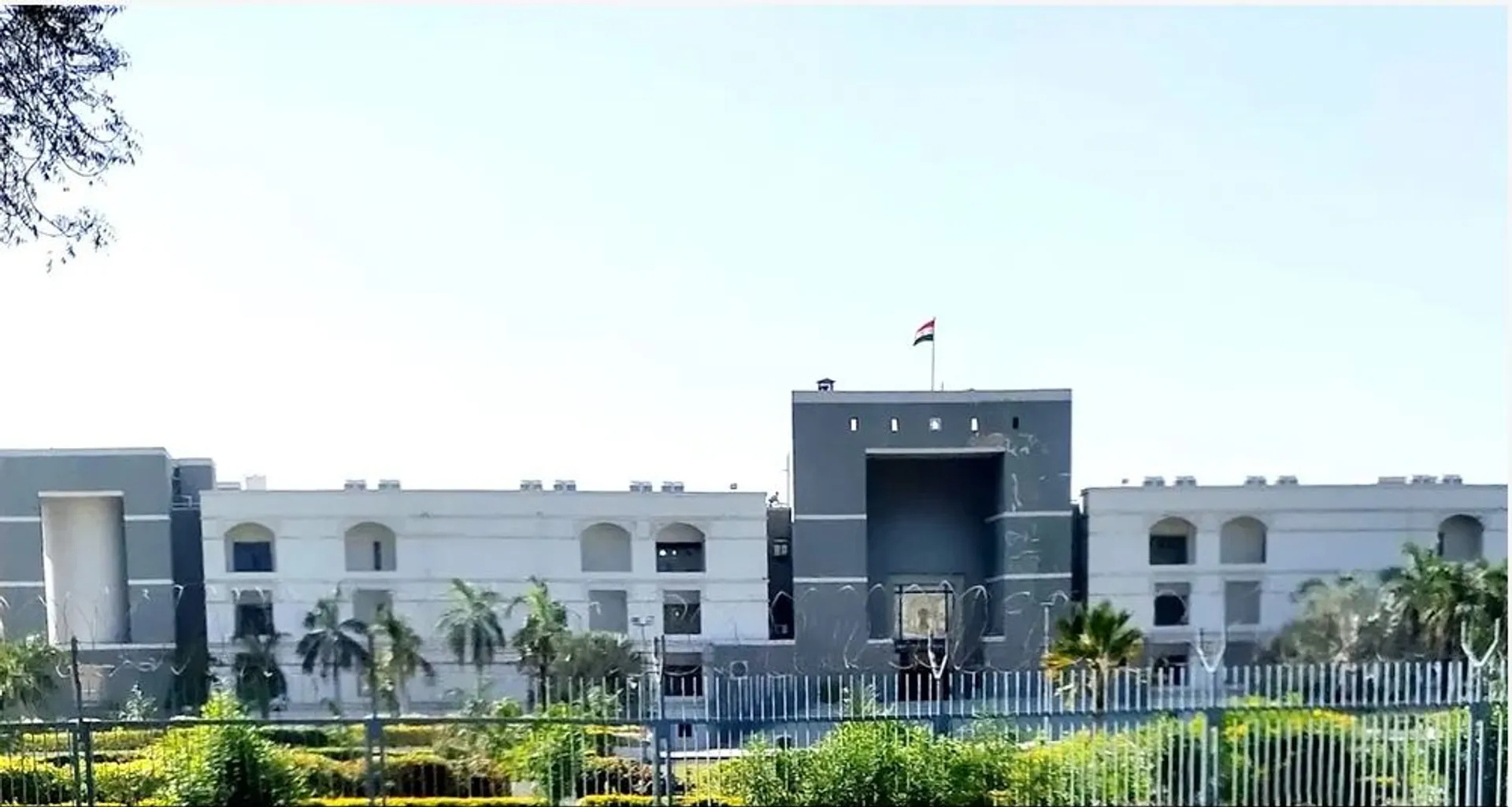 ୪ ହାଇକୋର୍ଟକୁ ମିଳିଲା ମୁଖ୍ୟ ବିଚାରପତି, ସୋନିଆ ଗିରିଧର ଗୁଜରାଟ ହାଇକୋର୍ଟର ପ୍ରଧାନ ବିଚାରପତି।