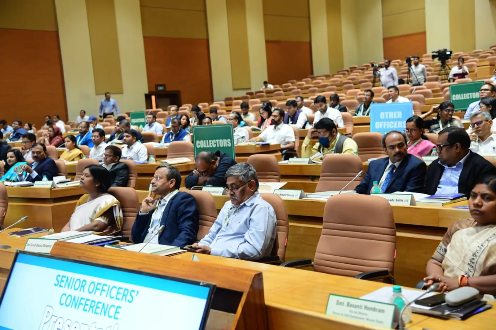 ଆଇଏଏସ ସମ୍ମିଳନୀରେ ମୁଖ୍ୟମନ୍ତ୍ରୀଙ୍କ ମନ୍ତ୍ର । ରୂପାନ୍ତରିତ ଓଡ଼ିଶା ଗଠନ ପାଇଁ ଦେଲେ ଆହ୍ୱାନ, ତୃଣମୂଳସ୍ତରରେ ବିକାଶମୂଳକ କାର୍ଯ୍ୟ ପହଞ୍ଚାଇବାକୁ ଜିଲ୍ଲା ମଧ୍ୟରେ ହେଉ ପ୍ରତିଯୋଗିତା ।