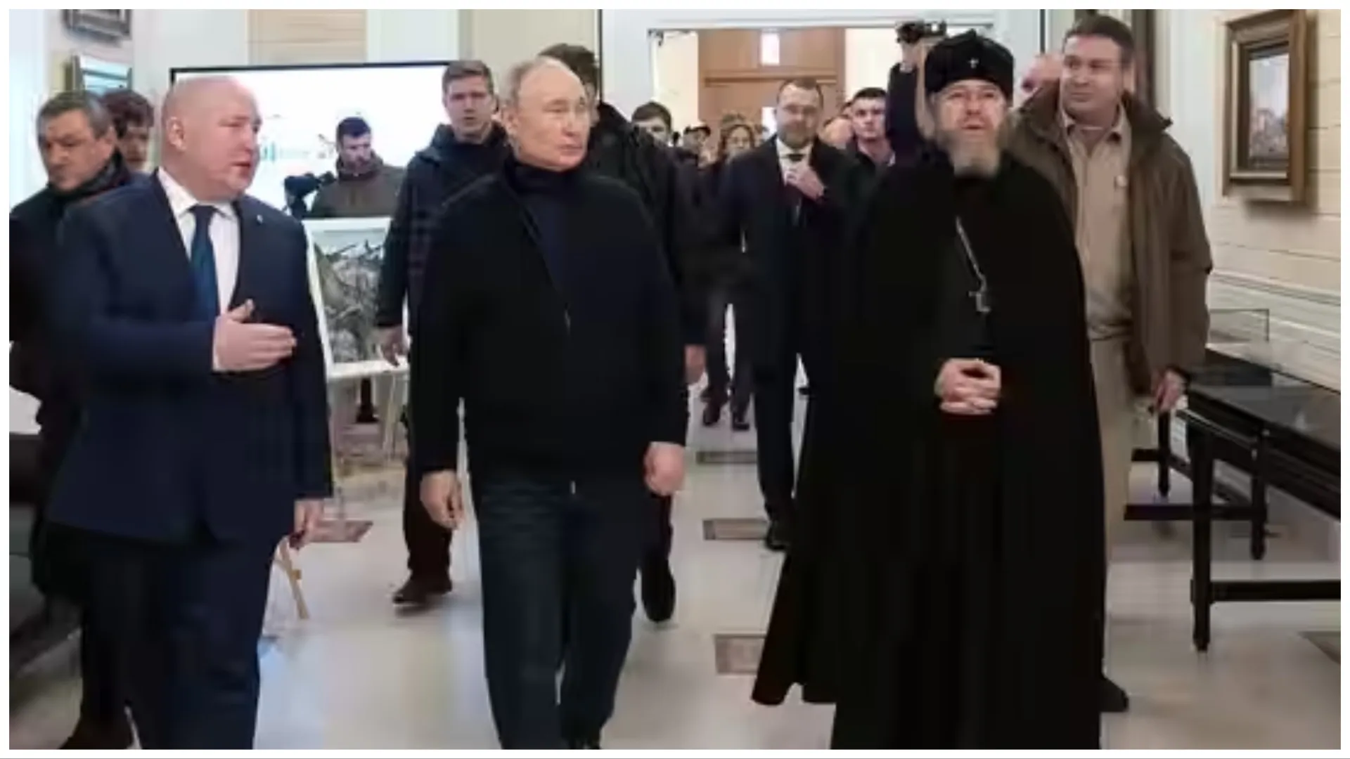 ୟୁକ୍ରେନରେ ପହଞ୍ଚିଲେ ରୁଷ ରାଷ୍ଟ୍ରପତି। ଭ୍ଲାଦିମିର ପୁଟିନଙ୍କ ମାରିୟୁପୋଲକୁ ସରପ୍ରାଇଜ ଭିଜିଟ।