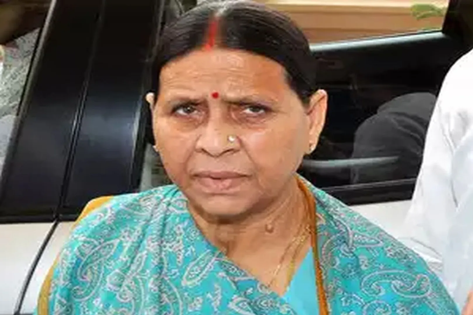 ୪ ଘଣ୍ଟାର ପଚରାଉଚରା ପରେ ବାହାରକୁ ଆସିଲେ ରାବିଡି ଦେବୀ। କହିଲେ, ‘ଏସବୁ ସବୁବେଳେ ଚାଲିଥାଏ’ 