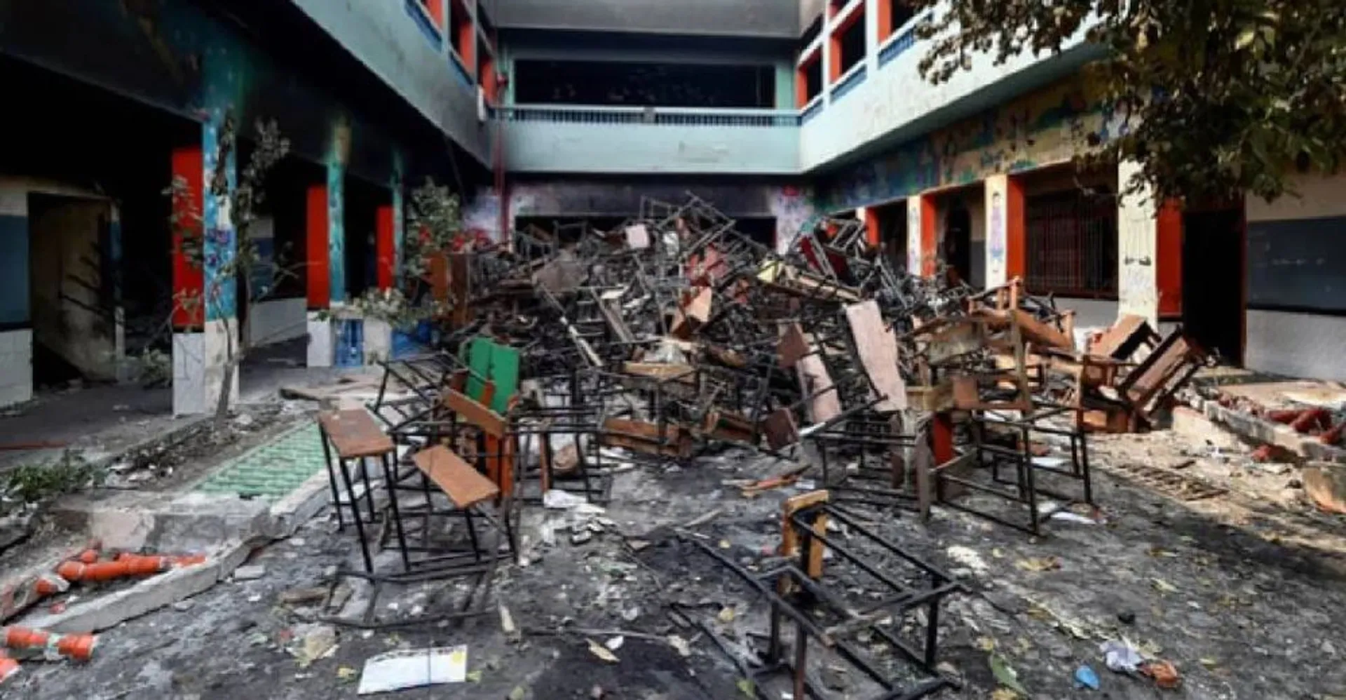 ପ୍ରାକ୍ଟିକାଲ ପରୀକ୍ଷା ପରେ ଦ୍ୱାଦଶ ଶ୍ରେଣୀ ଛାତ୍ରଙ୍କ ଉନ୍ମତ୍ତକାଣ୍ଡ। ଭଙ୍ଗାରୁଜା କରି ନିଲମ୍ବିତ ହେଲେ ଛାତ୍ର।