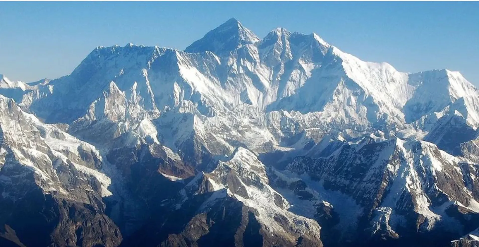 ମାଉଣ୍ଟ ଏଭରେଷ୍ଟକୁ ନେଇ ନୂଆ ସଙ୍କଟ, ପର୍ବତାରୋହୀଙ୍କ କାଶ ଏବଂ ଛିଙ୍କରୁ ପ୍ରସ୍ତୁତ ହେଉଛି ରୋଗର ପାହାଡ।