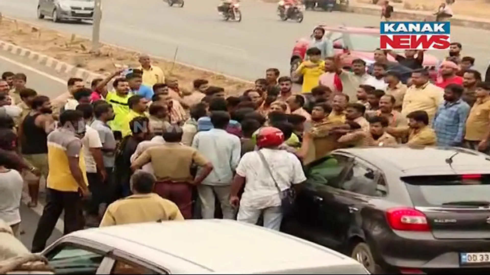 ଆନ୍ଦୋଳନକୁ ନେଇ ଡ୍ରାଇଭର ସଂଘର ଚେତାବନୀ। ପୋଲିସ୍ ଉଠାଇ ନେଲେ ଜୋରଦାର ହେବ ବିକ୍ଷୋଭ।