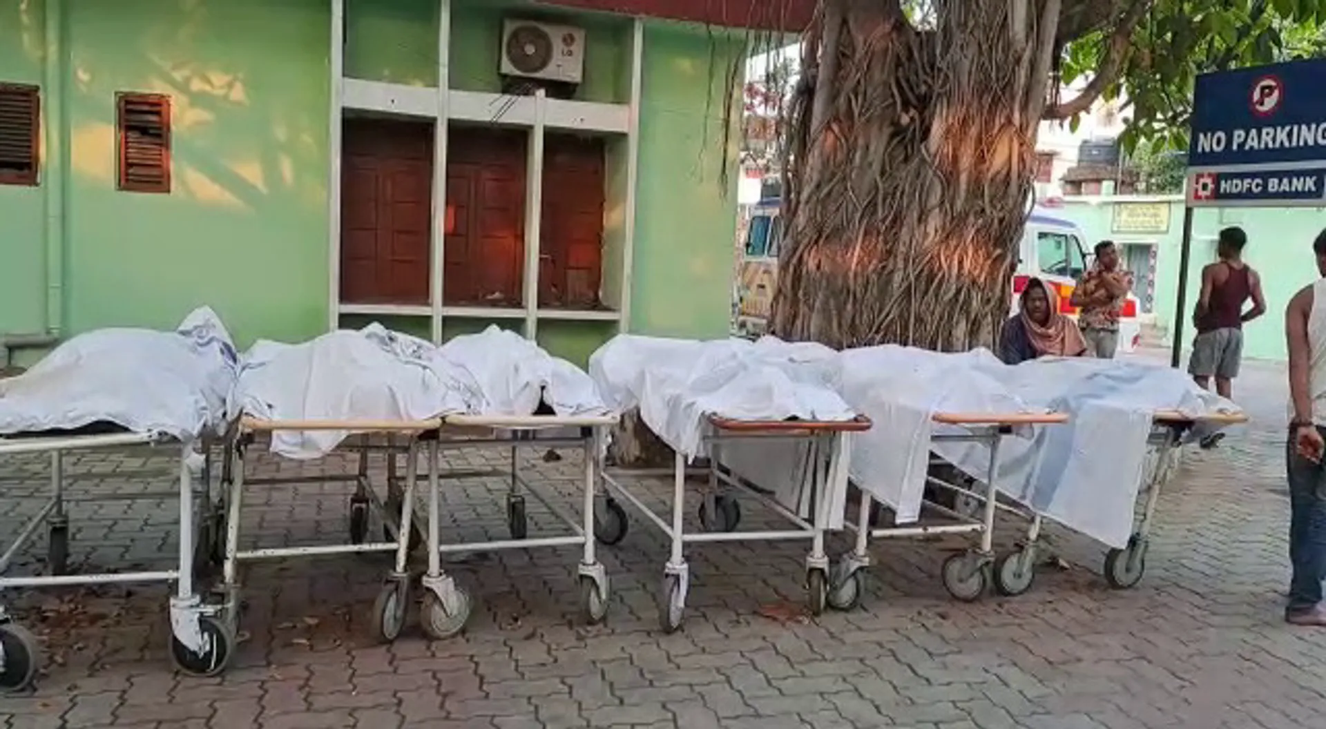 ଭାରସାମ୍ୟ ହରାଇ ଶାସନ କେନାଲ ଭିତରେ ପଶିଗଲା ଗାଡି। ସମ୍ବଲପୁରରେ ଦୁର୍ଘଟଣାରେ ୬ ଜଣଙ୍କର ମୃତ୍ୟୁ ।