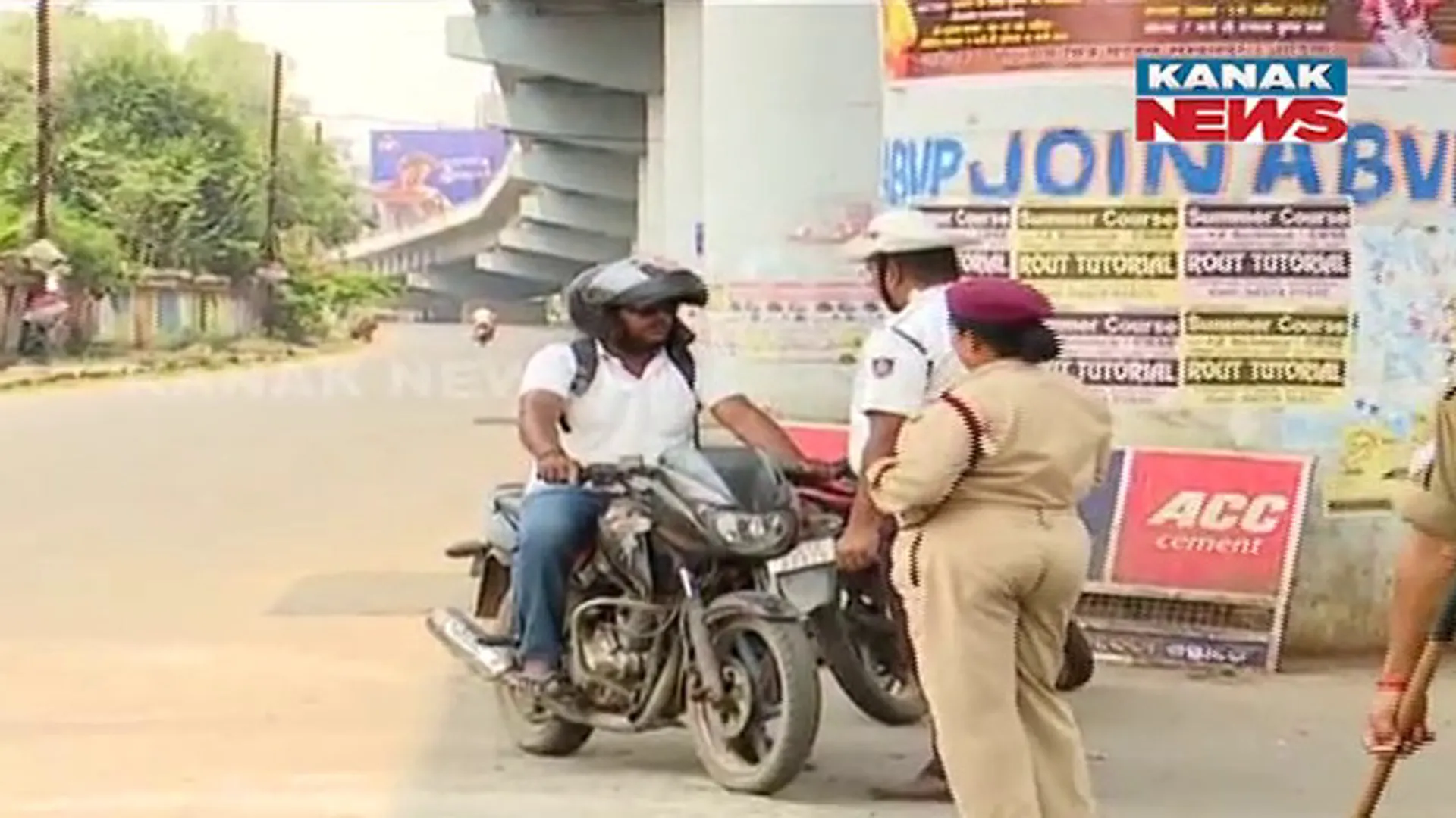 କର୍ଫ୍ୟୁ ଭିତରେ ଦିନକୁ ଦୁଇ ଥର କୋହଳ ହେବ କଟକଣା। ୨୪ ଘଣ୍ଟିଆ ହେଲପଲାଇନ ନମ୍ବର ଜାରି।