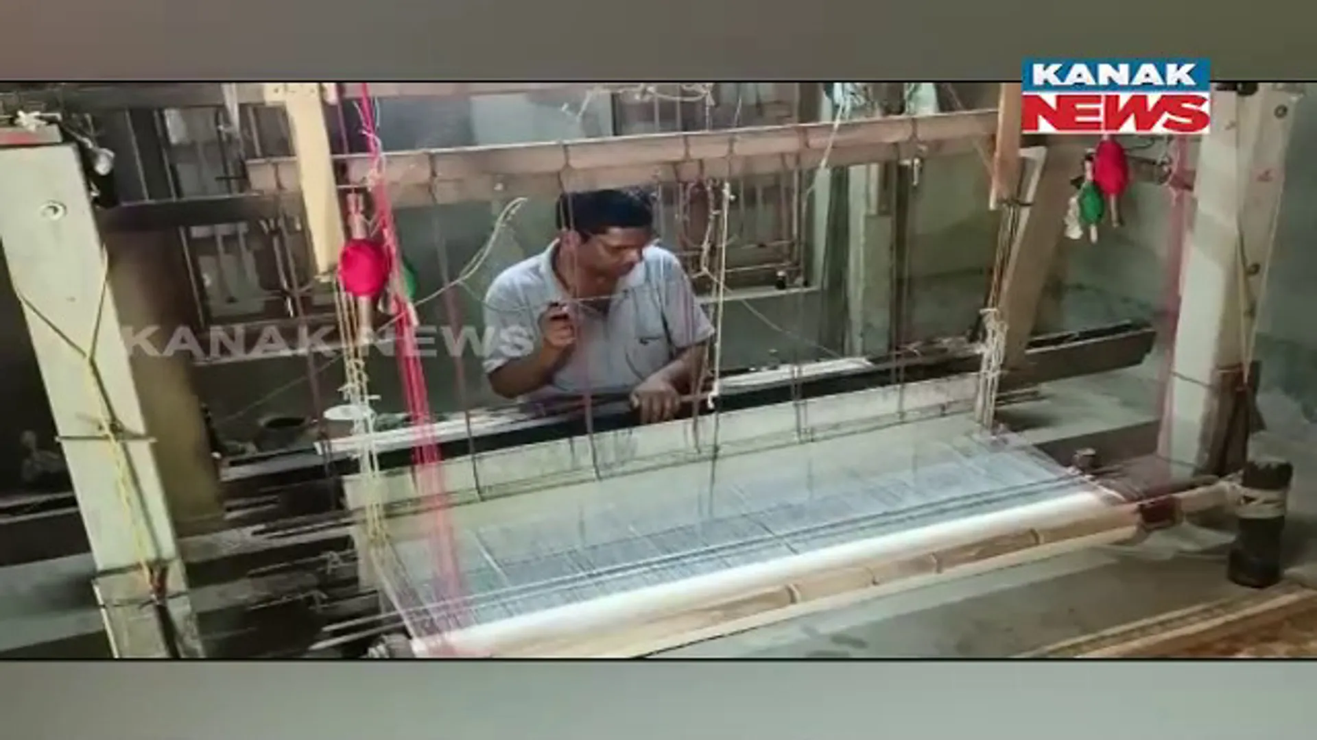 କମିନି ବୁଣାକାରଙ୍କ ହାତ ତିଆରି ଟସର ଶାଢୀର ଚାହିଦା। ଏହାକୁ ବୃତି କରିଛନ୍ତି ଜଳେଶ୍ୱର ରାଇବଣିଆ ମାଙ୍କଡ଼ିଆ ଗାଁରେ ୫ଶହ ପରିବାର ।