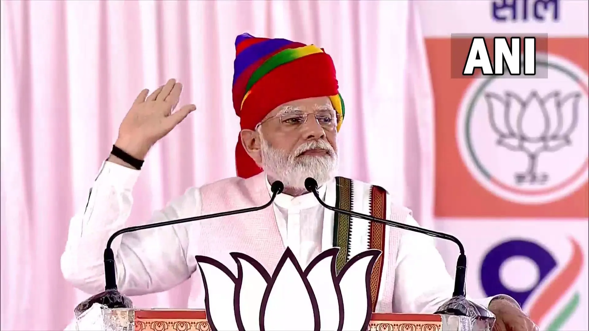 କଂଗ୍ରେସ କାହାକୁ ଛାଡେନି, ସମସ୍ତଙ୍କୁ ସମାନ ଢଙ୍ଗରେ ଲୁଟେ  । ଆଜମେରରେ କଂଗ୍ରେସ ଉପରେ ବର୍ଷିଲେ ପ୍ରଧାନମନ୍ତ୍ରୀ ମୋଦୀ ।