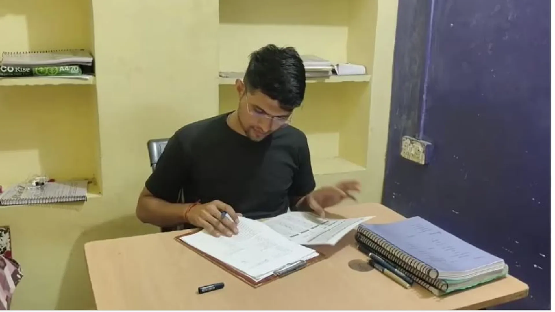 ରଣଜୀ କ୍ରିକେଟ ଛାଡି କରୁଥିଲେ ୟୁପିଏସସିର ପ୍ରସ୍ତୁତି...ବିନା କୋଚିଂରେ ସଫଳତା ପାଇଲେ ମନୋଜ