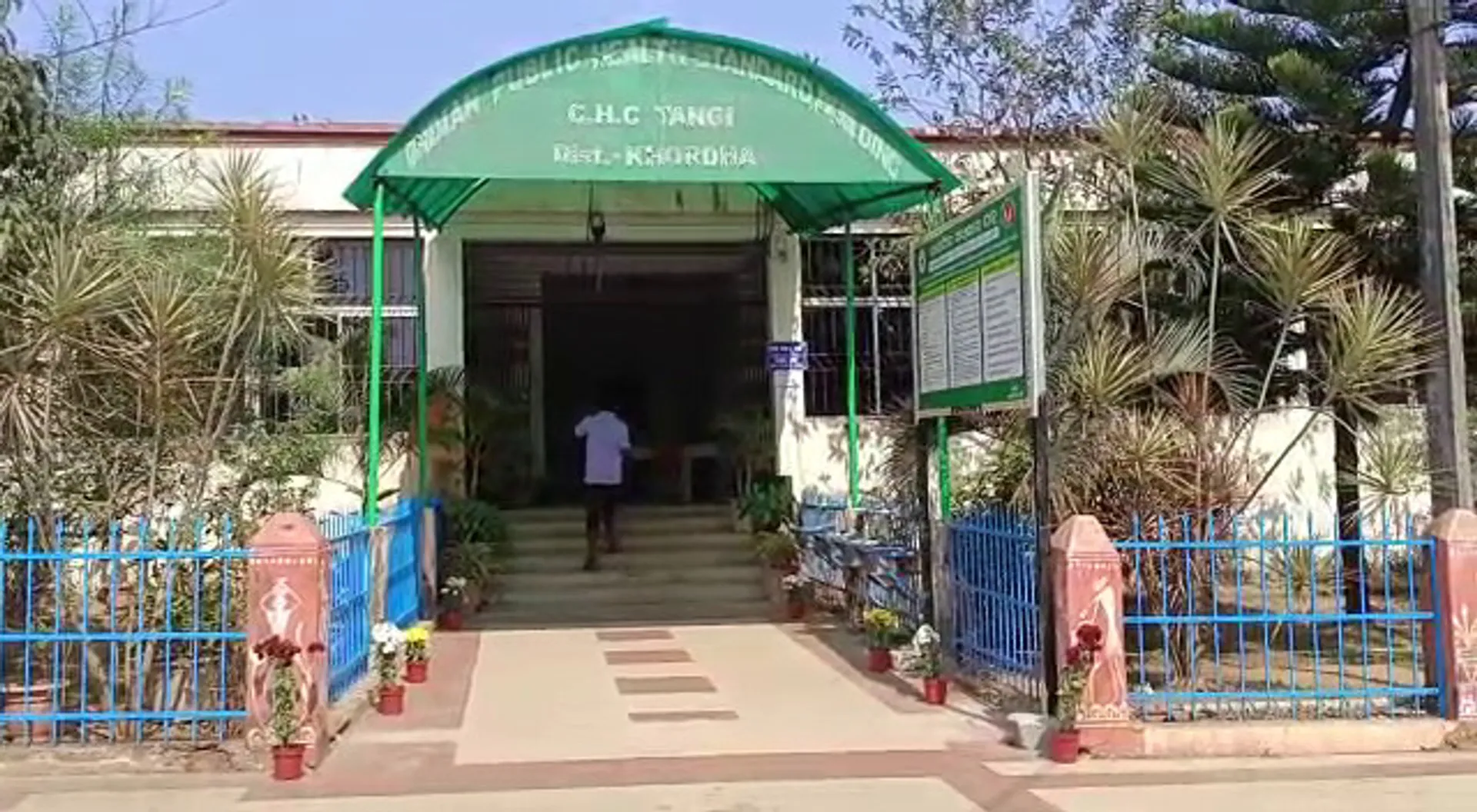 ଘାଣ୍ଟ ତରକାରୀ ଚାଖୁ ଚାଖୁ ହଣ୍ଡା ଭିତରେ ଖସିପଡିଲେ ମଦ୍ୟପ ଯୁବକ । ଗୁରୁତର ଅବସ୍ଥାରେ ମେଡିକାଲରେ ଭର୍ତ୍ତି